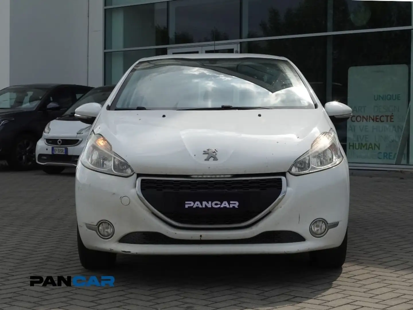 Peugeot 208 5p 1.4 hdi 8v Allure OK Neopatentati Bianco - 2