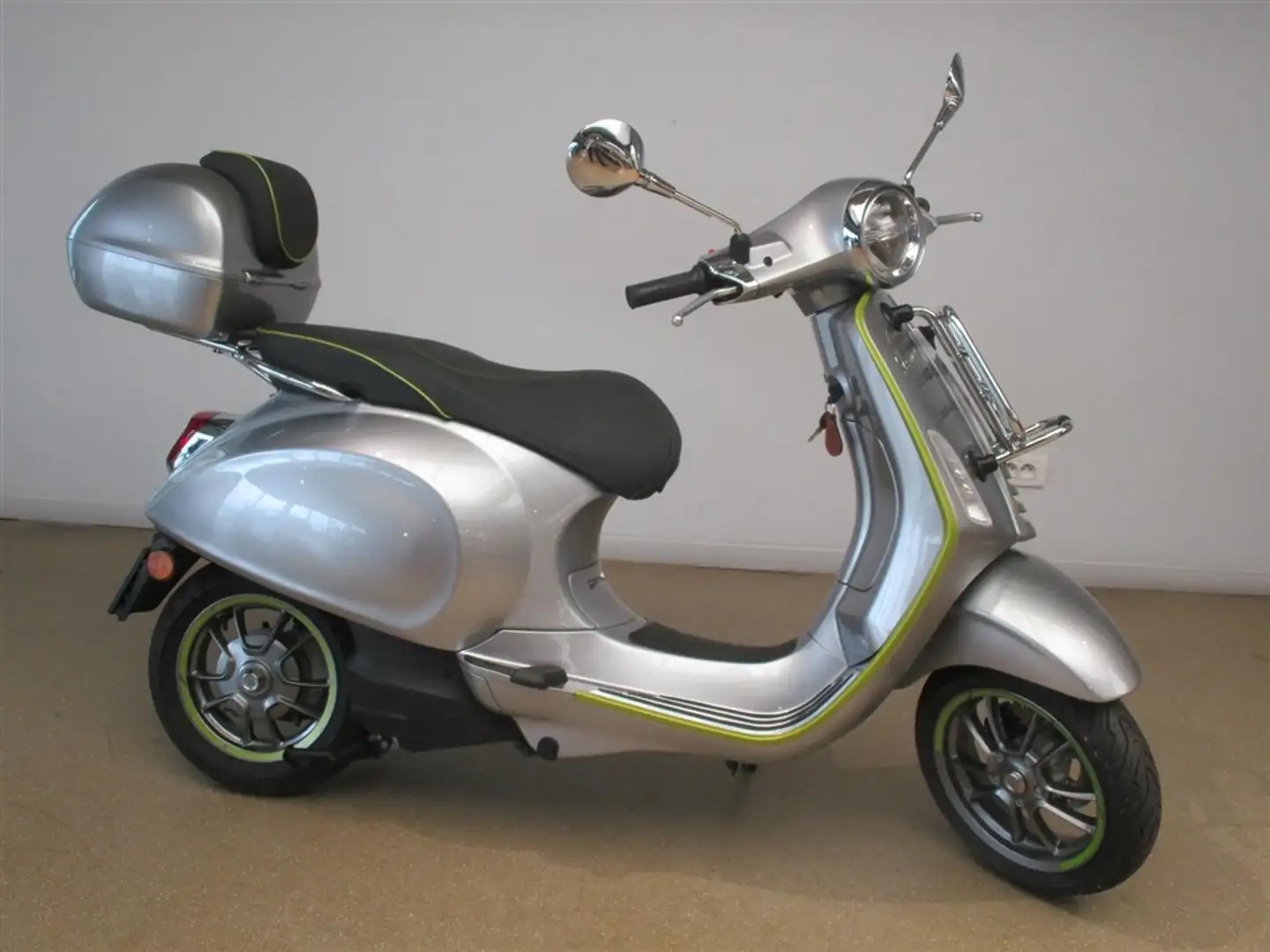 Vespa Elettrica - Klasse B 45 km/u Plateado - 2