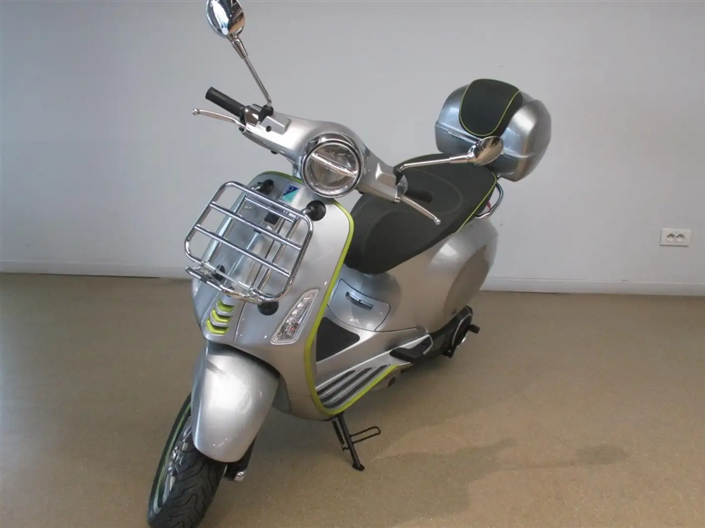 Vespa Elettrica - Klasse B 45 km/u Plateado - 1