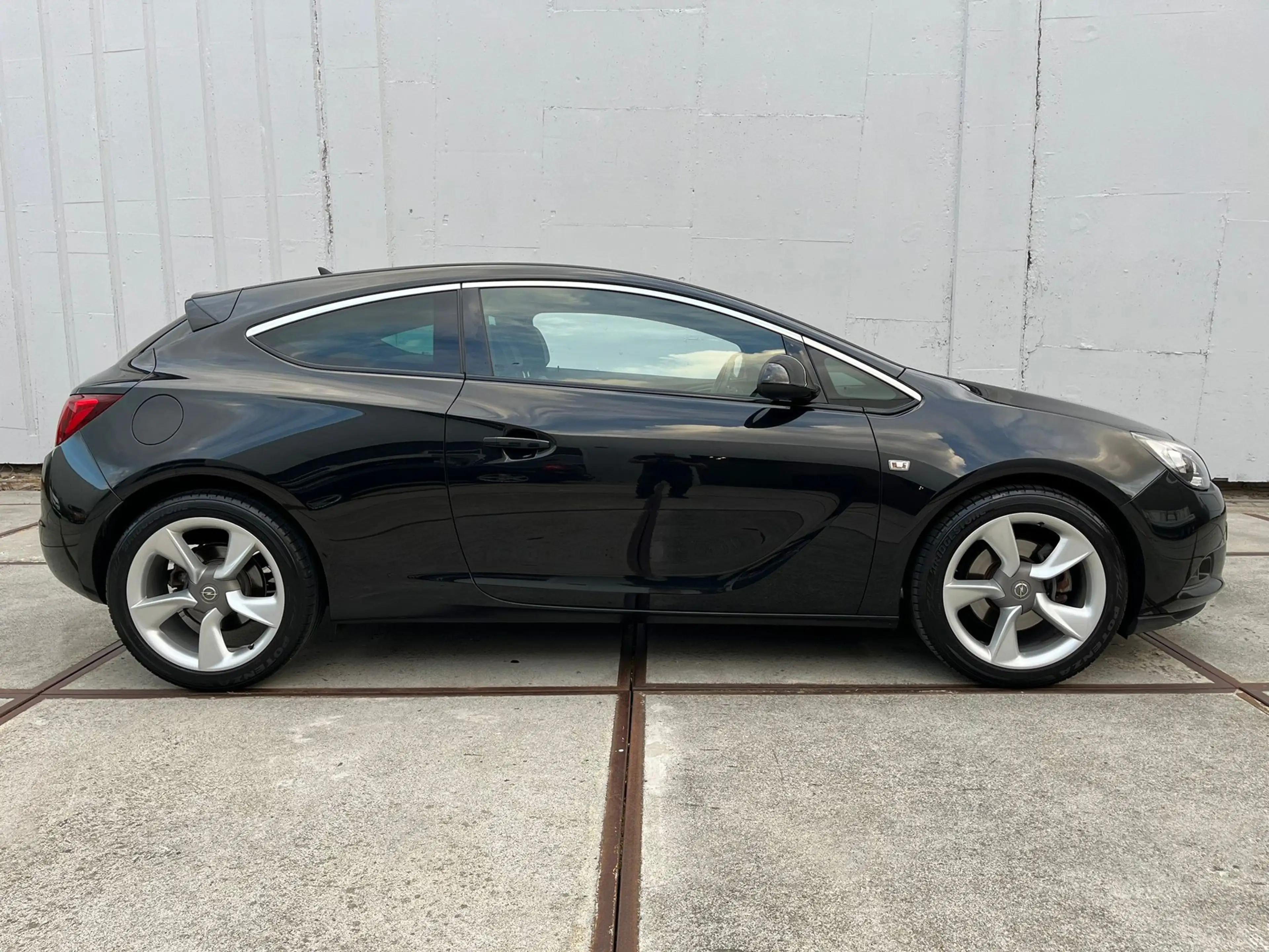 Opel Astra GTC 1.6 Turbo 200 pk Sport | NAP | clima | navi | — photo 13