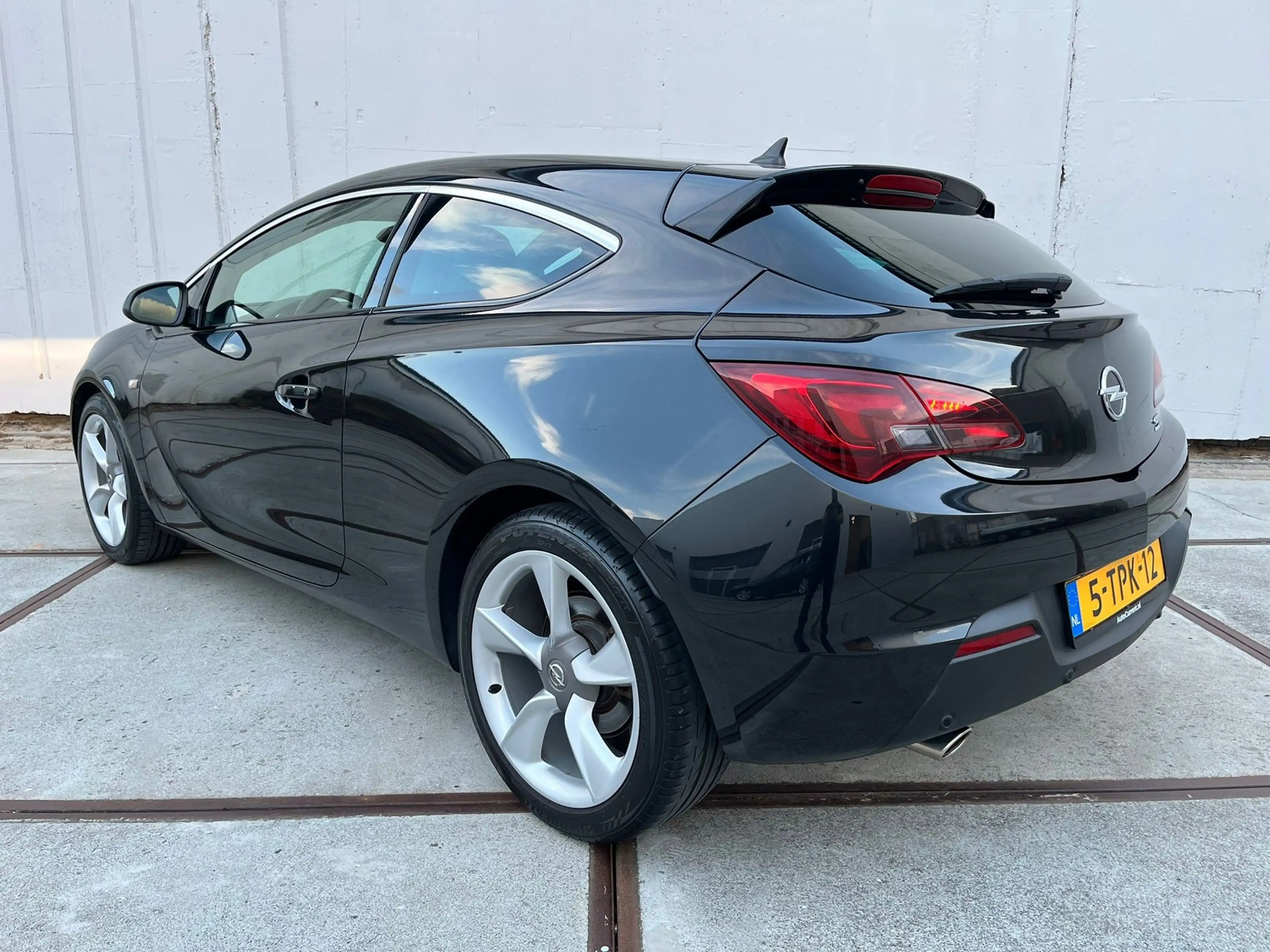 Opel Astra GTC 1.6 Turbo 200 pk Sport | NAP | clima | navi | — photo 3
