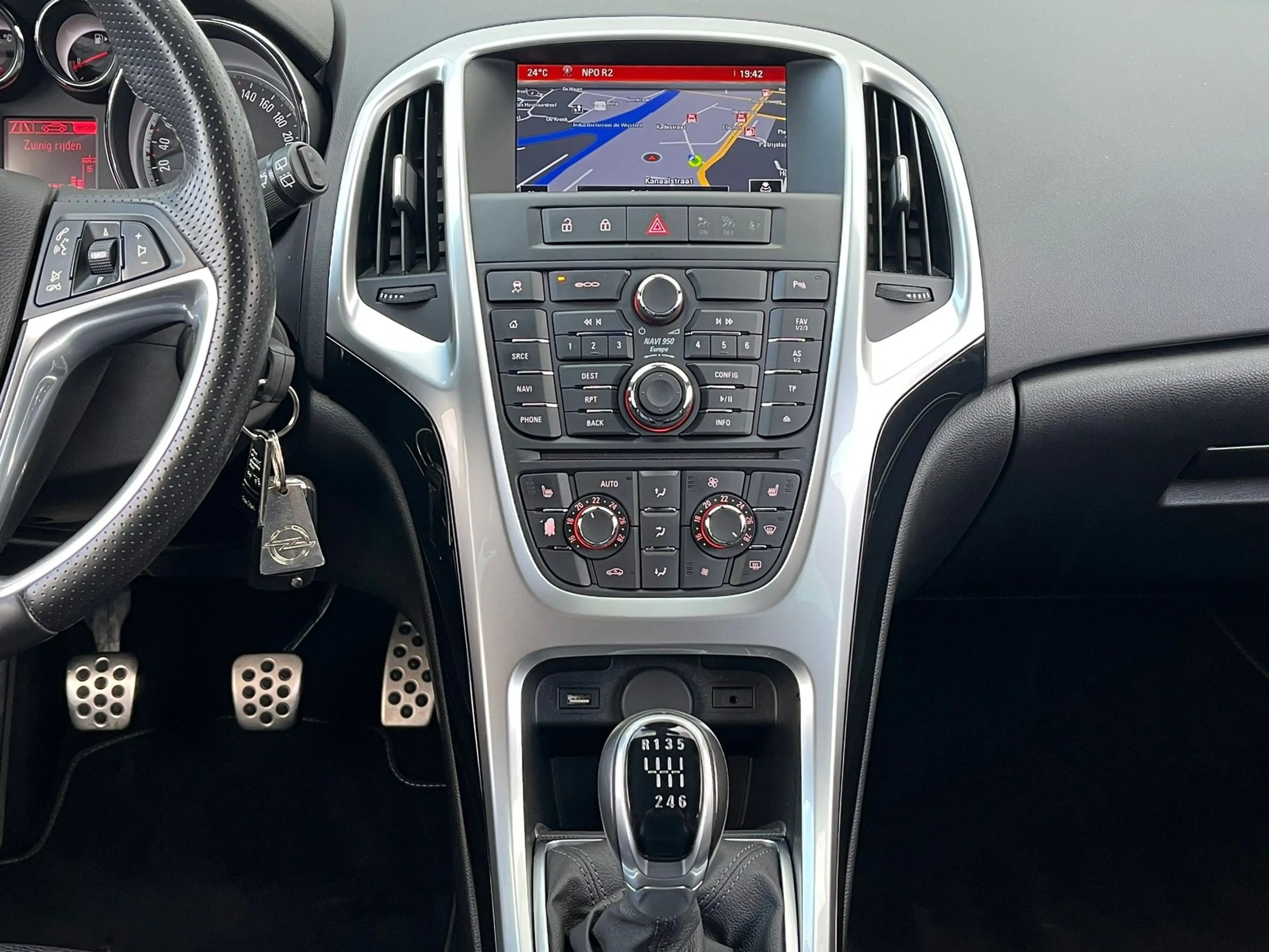 Opel Astra GTC 1.6 Turbo 200 pk Sport | NAP | clima | navi | — photo 7