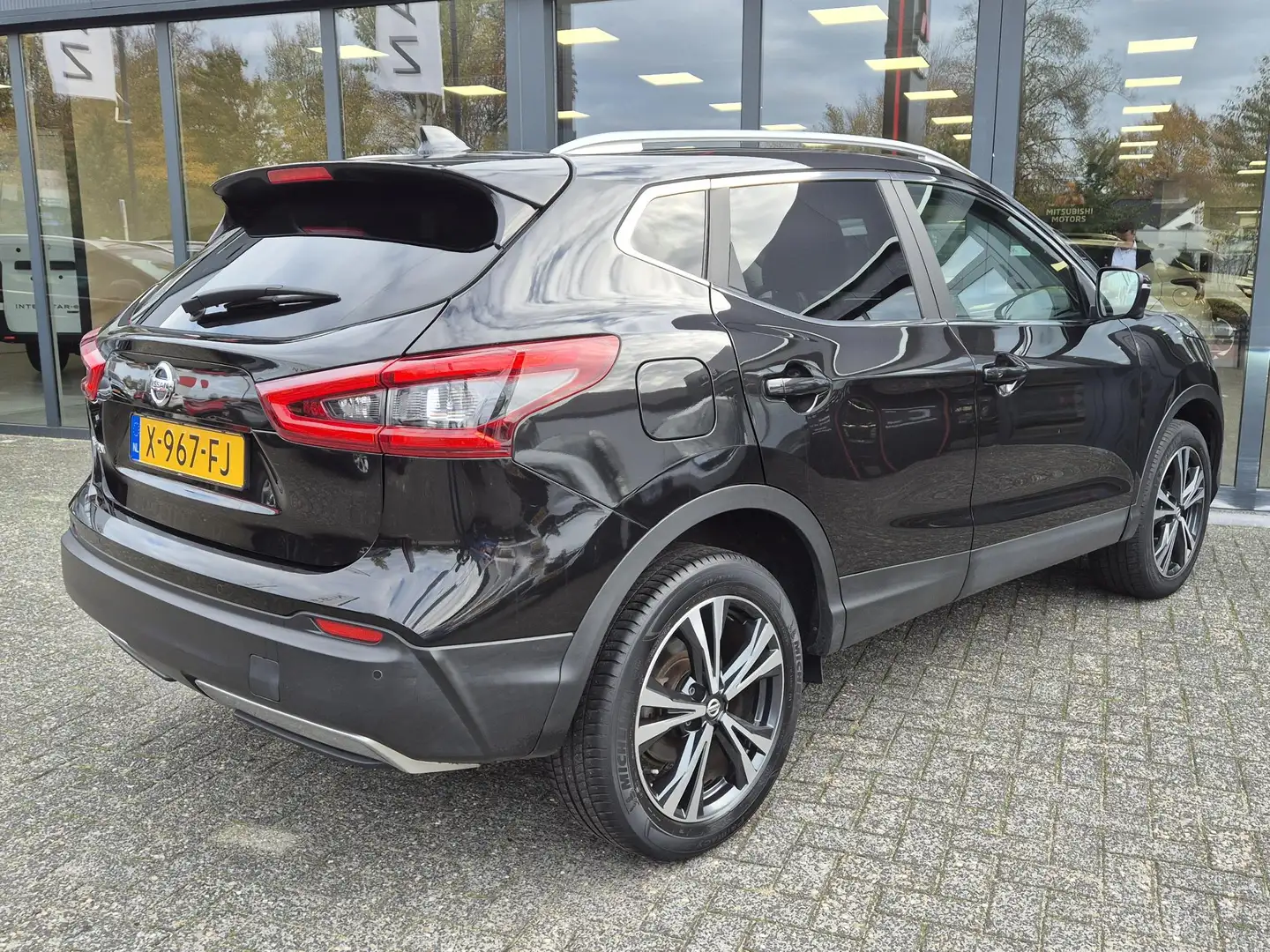 Nissan Qashqai 1.3 DIG-T N-Connecta | Navigatie | Panoramadak | A Noir - 2