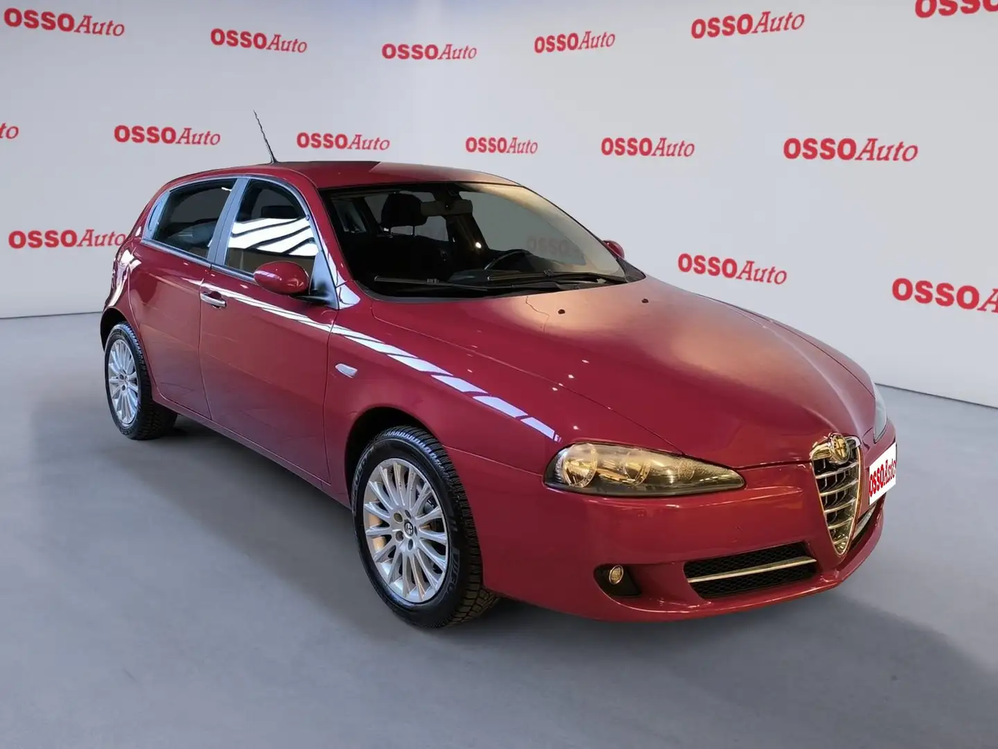 Alfa Romeo 147 1.6 BENZINA 105 HP DISTINCTIVE NEOPATENTATI Rojo - 2