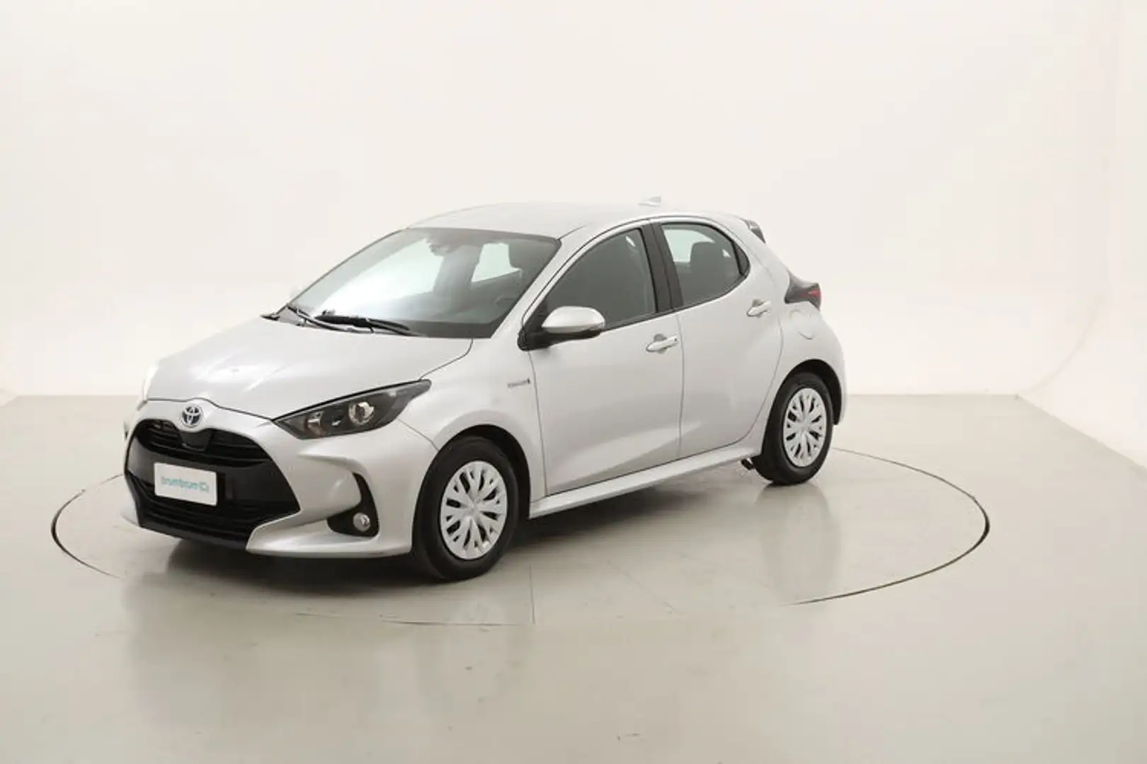 Toyota Yaris Hybrid Business 1.5 Full Hybrid 116CV Gümüş rengi - 1