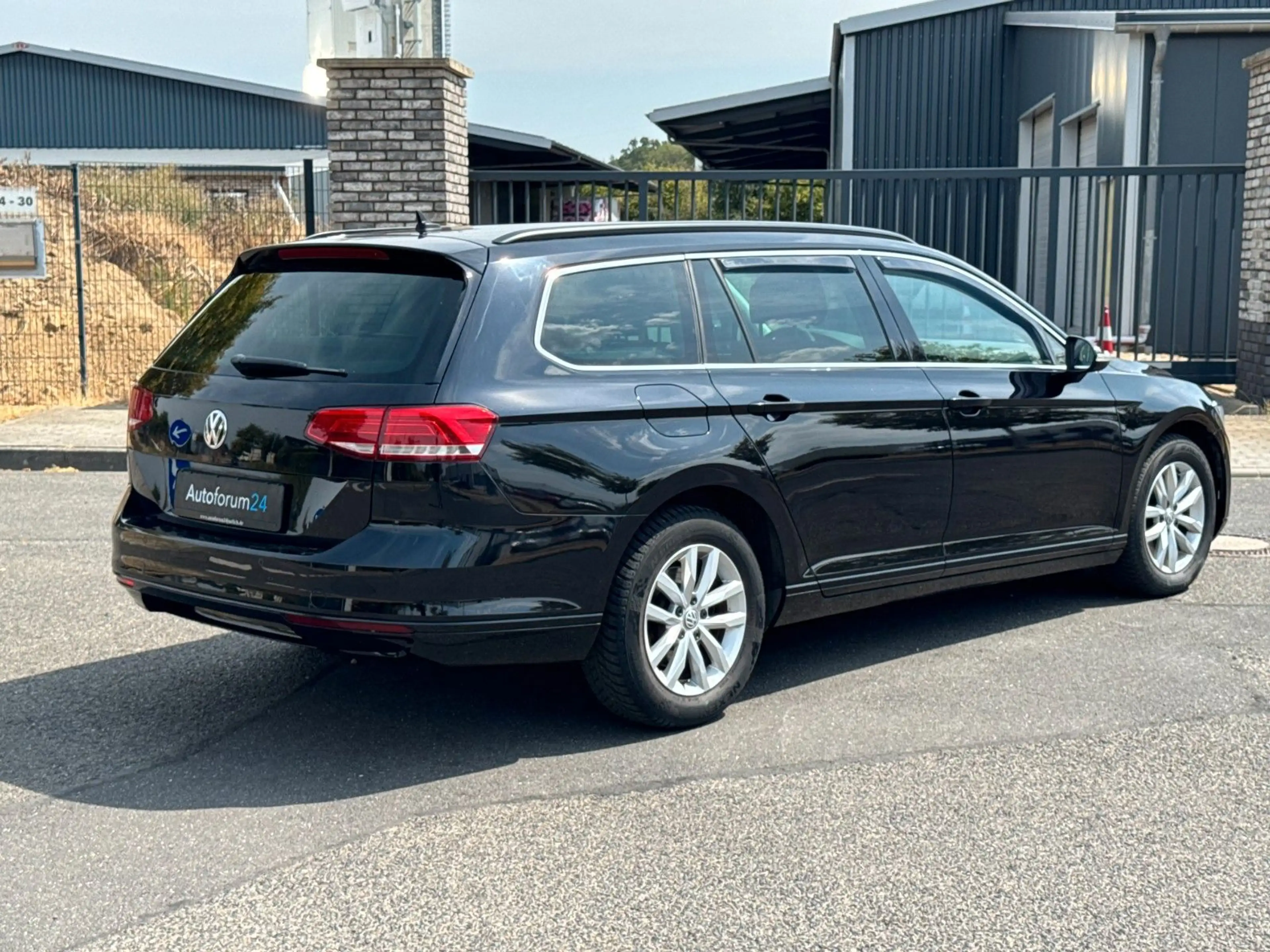Volkswagen Passat Variant Comfortline BMT *Garantie*Autom.* — photo 5