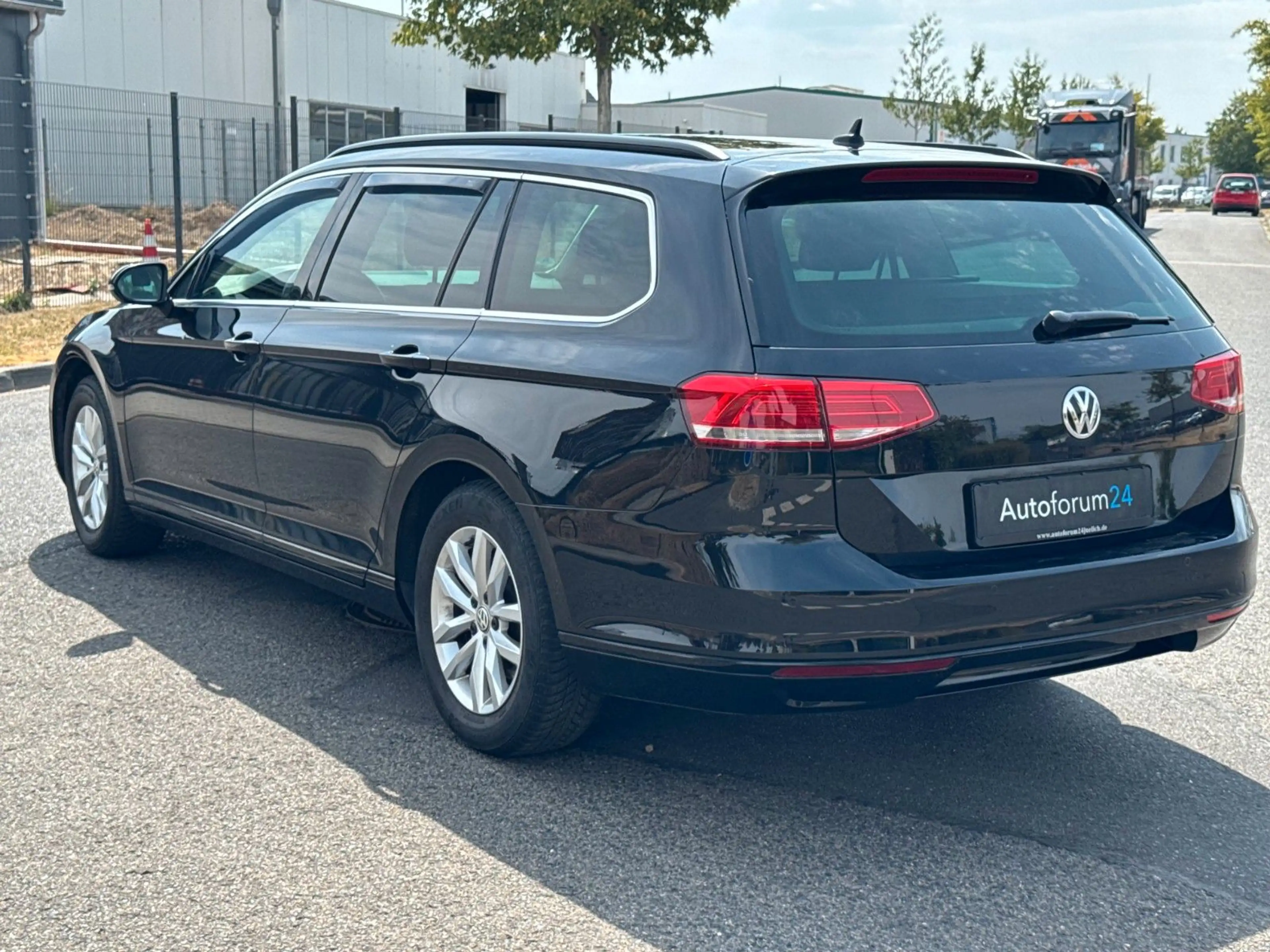 Volkswagen Passat Variant Comfortline BMT *Garantie*Autom.* — photo 3
