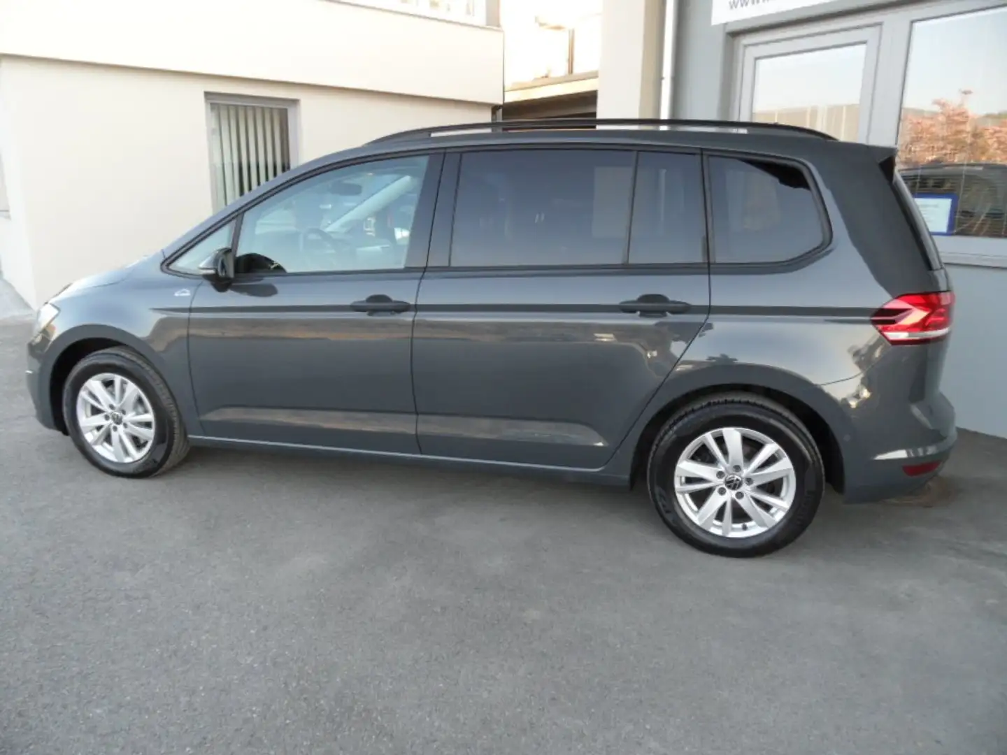 Volkswagen Touran Touran Comfortl. 2,0 TDI*****AHV, LED, PDC, Kamera Grau - 2