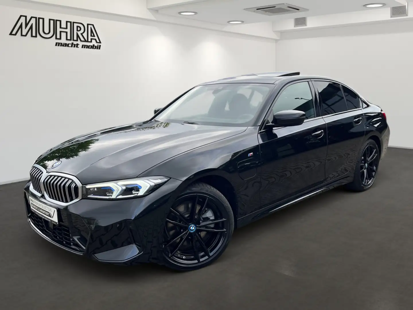 BMW 330 e xDrive M Sport 19" Leder HUD AHK Glasd. ACC Fekete - 2