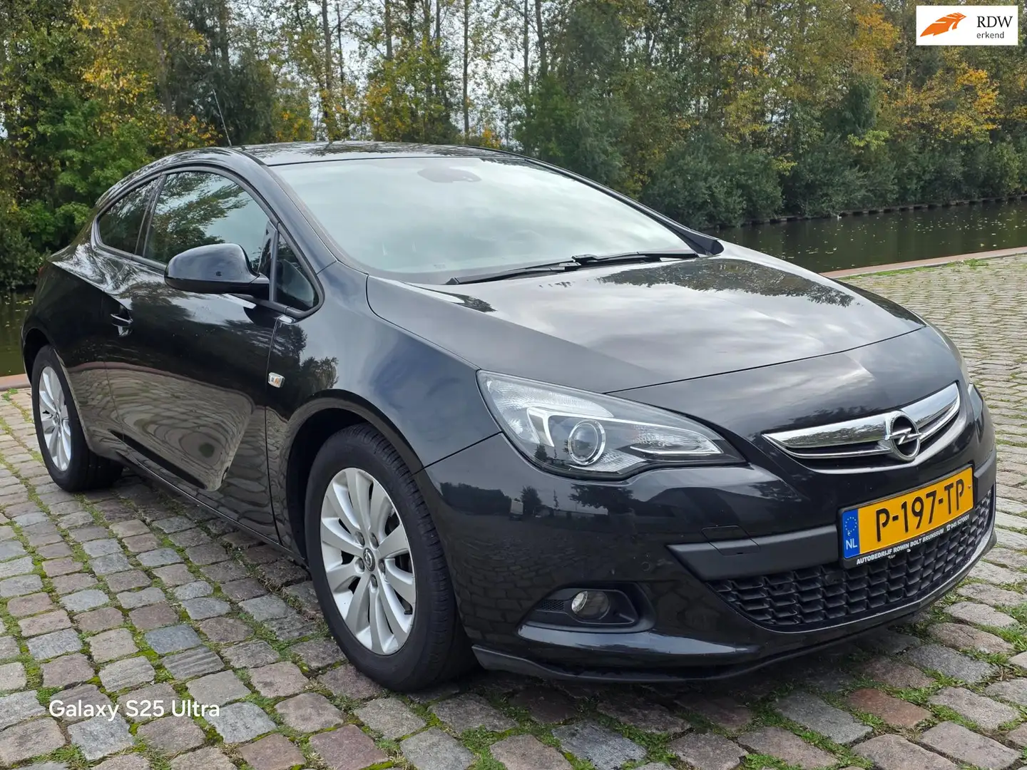 Opel Astra GTC 1.4 Turbo Sport airco cruis control cv op afs Zwart - 1