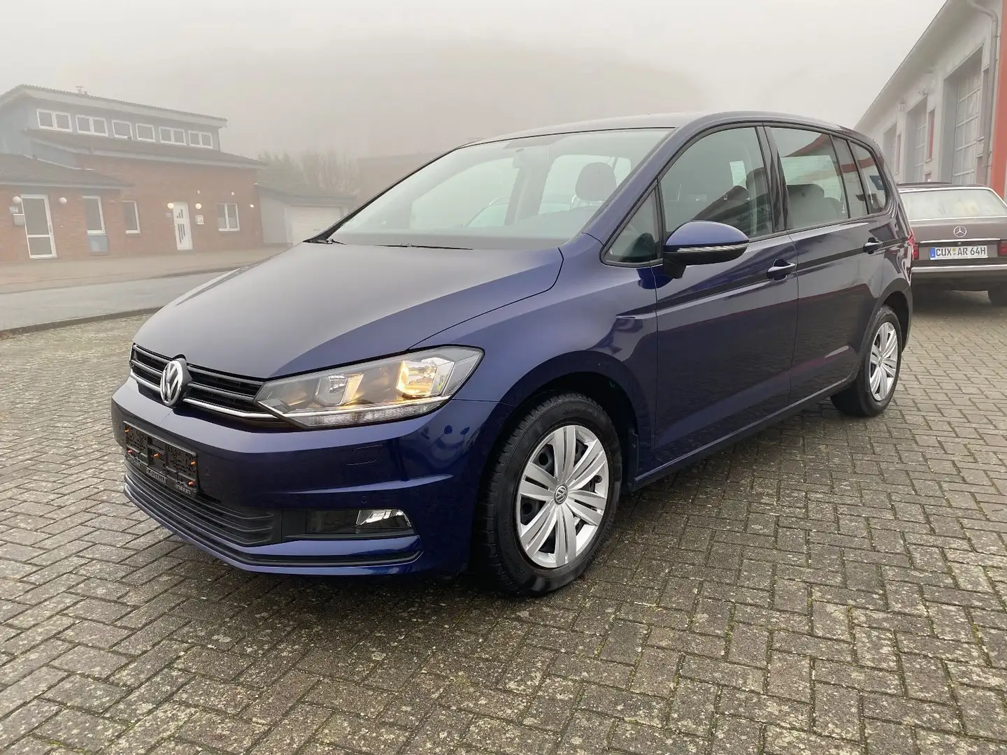 Volkswagen Touran Trendline 1,2 TSI BMT 1.Hand nur 38Tkm Bleu - 1
