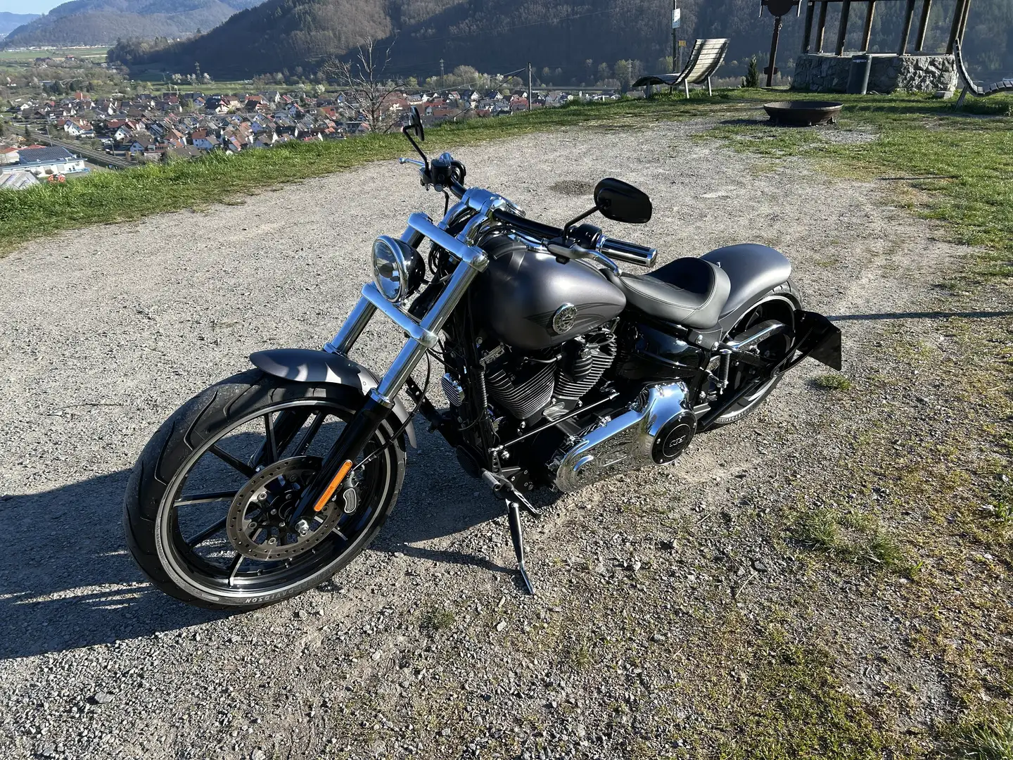 Harley-Davidson Breakout Custom Bike Šedá - 2