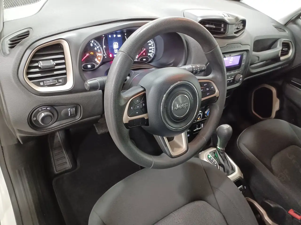 Jeep Renegade снимка Jeep Renegade