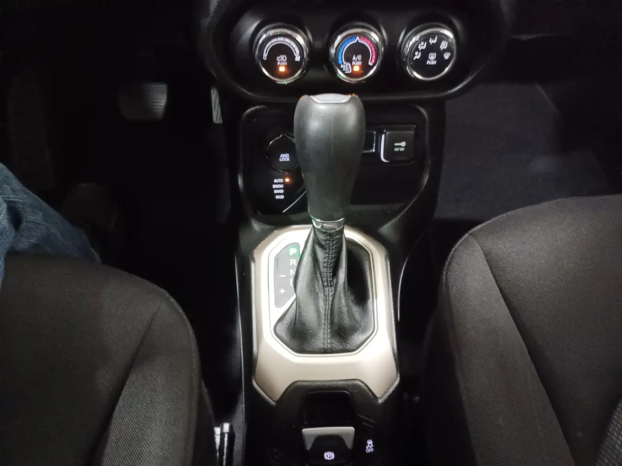 Jeep Renegade снимка Jeep Renegade
