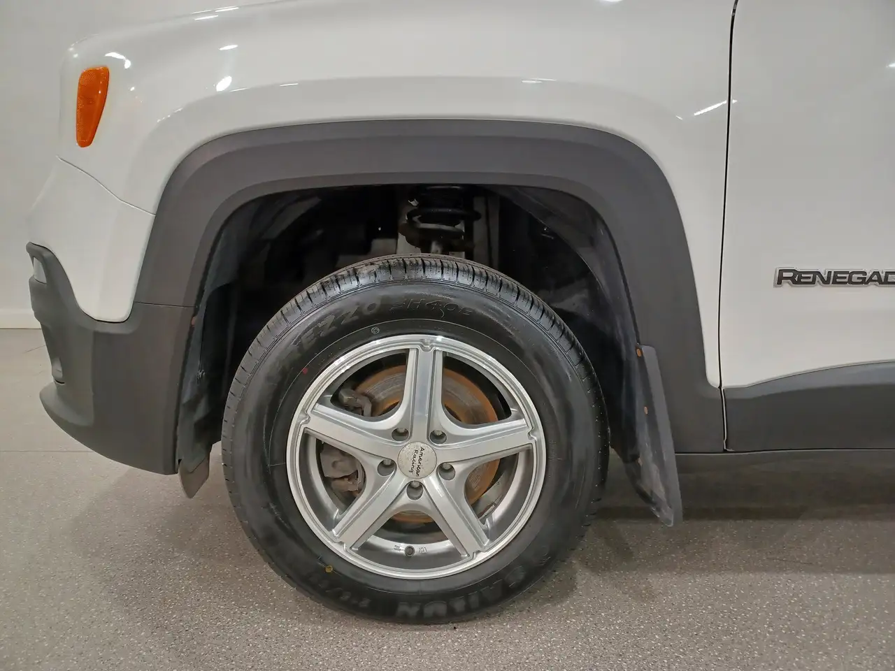 Jeep Renegade снимка Jeep Renegade