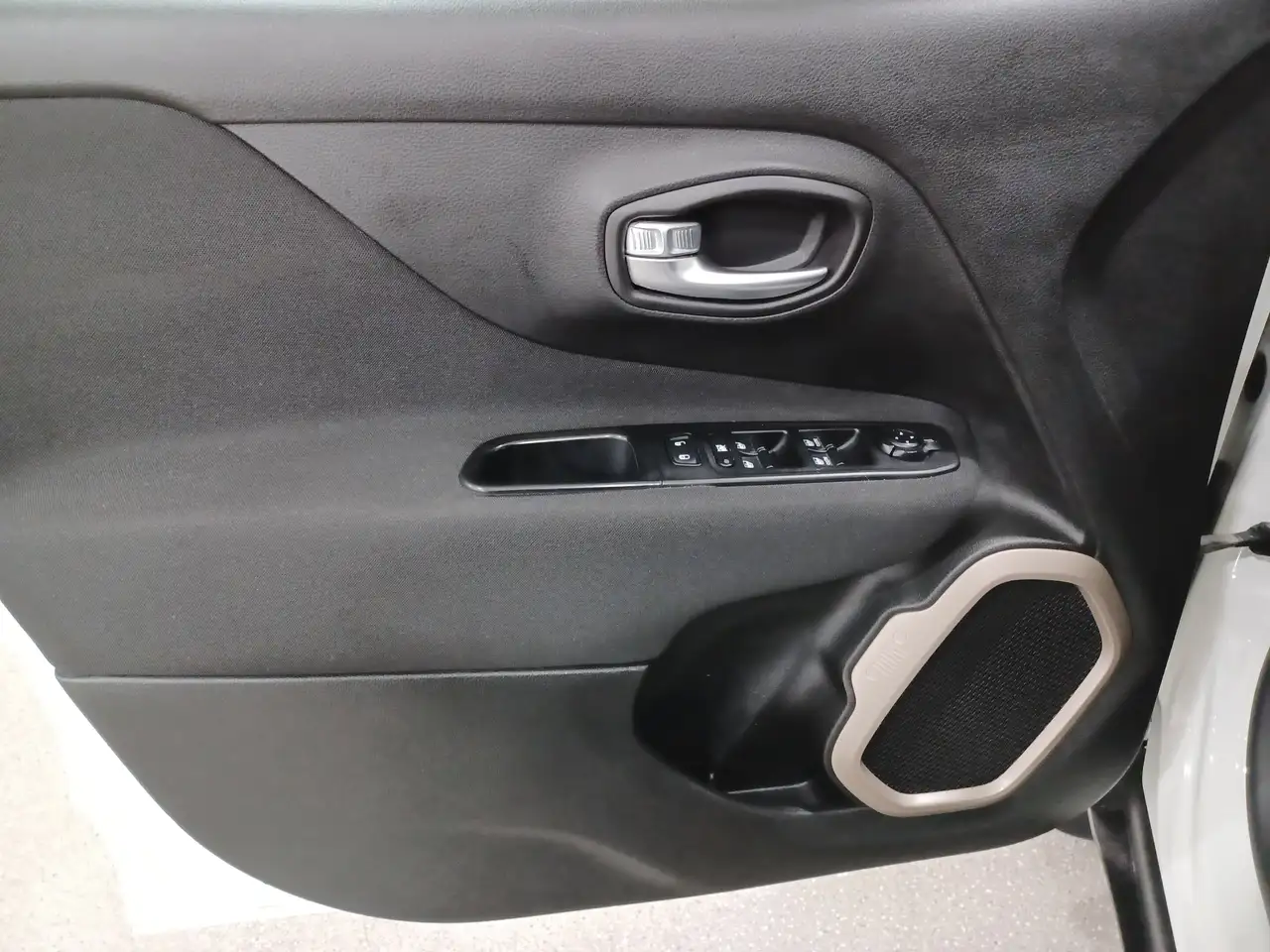 Jeep Renegade снимка Jeep Renegade