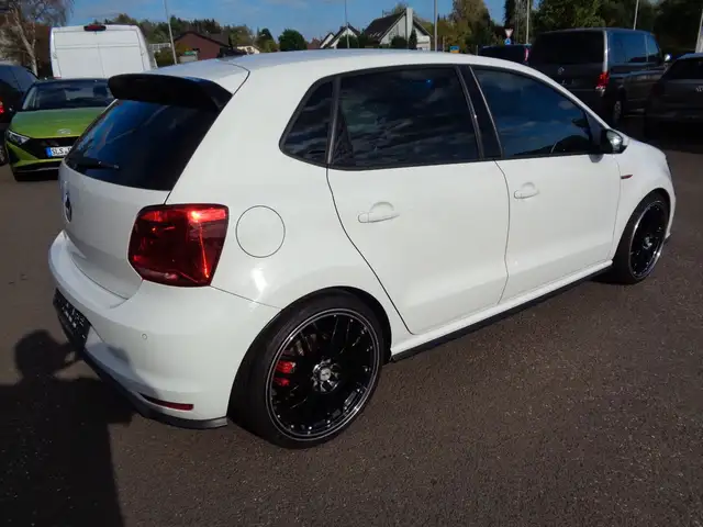 Volkswagen Polo view 4