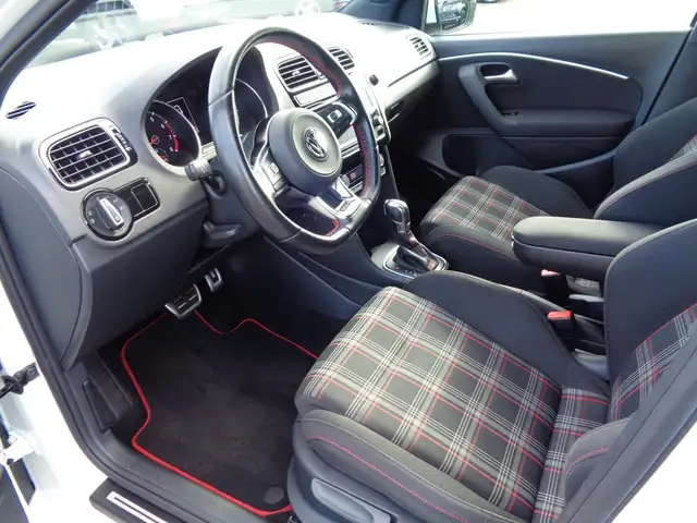 Volkswagen Polo view 8