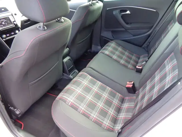 Volkswagen Polo view 9