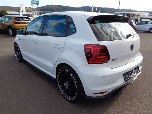 Volkswagen Polo view 6