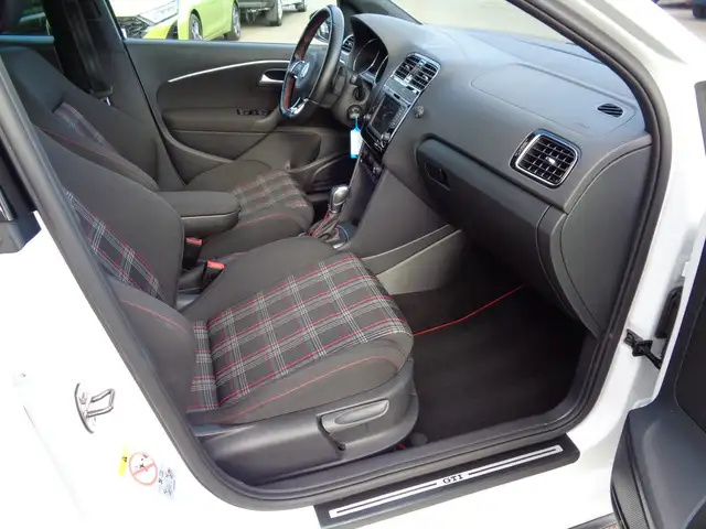 Volkswagen Polo view 13