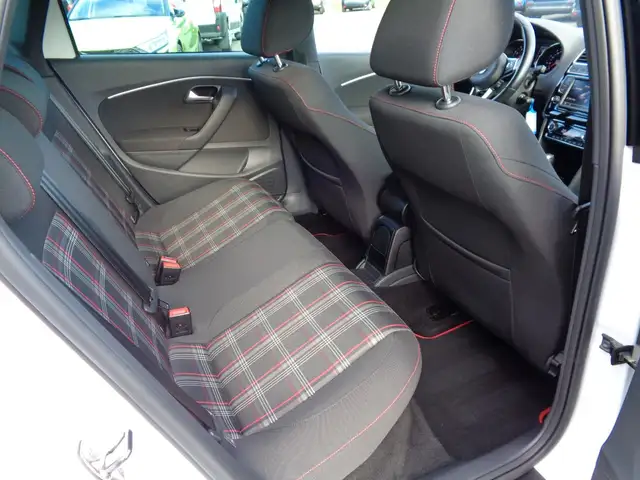 Volkswagen Polo view 11