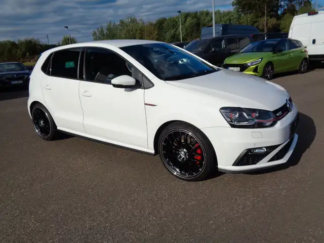 Volkswagen Polo view 3