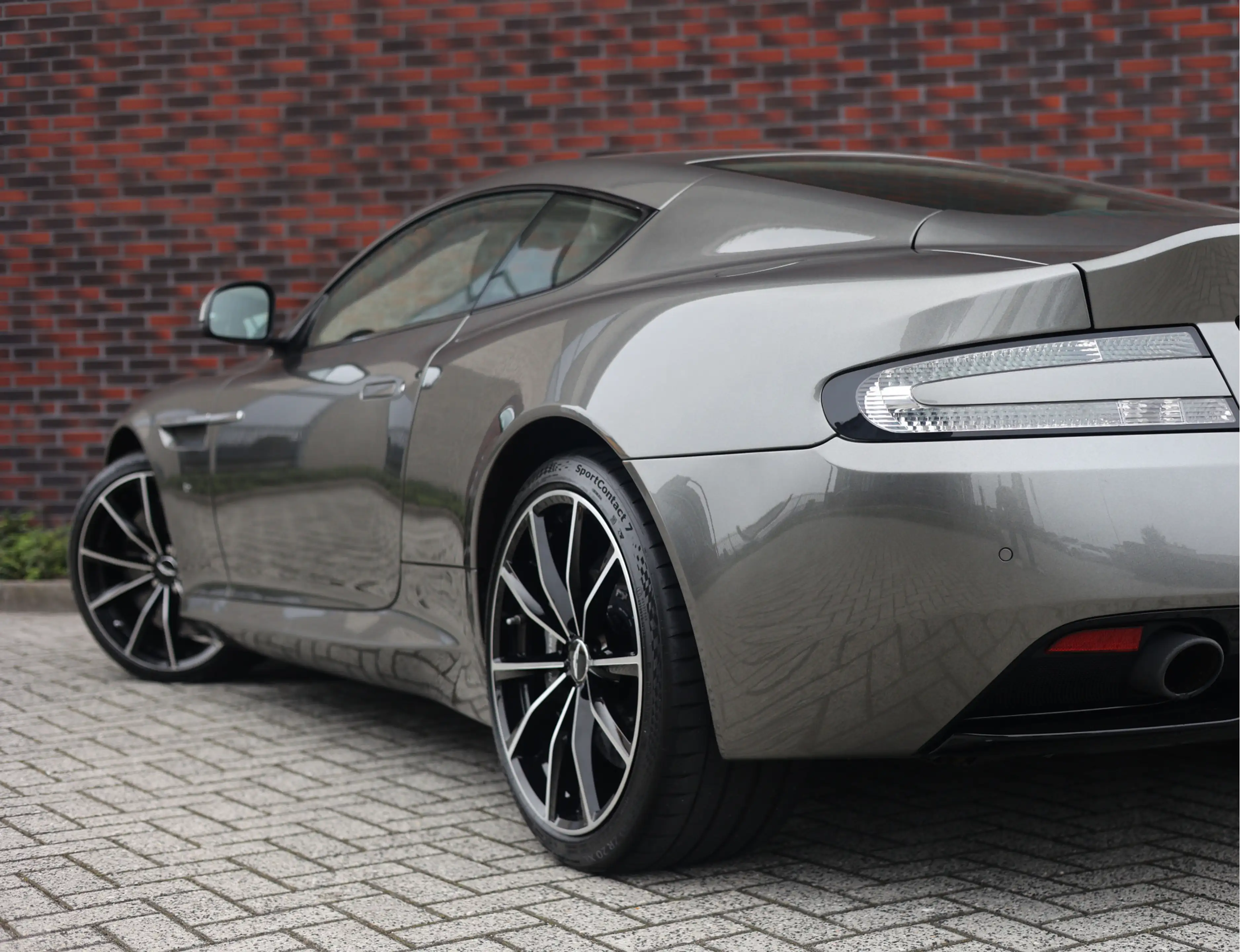 Aston Martin DB9 5.9 V12 GT | Scintilla Silver - One-77 stuur — photo 7