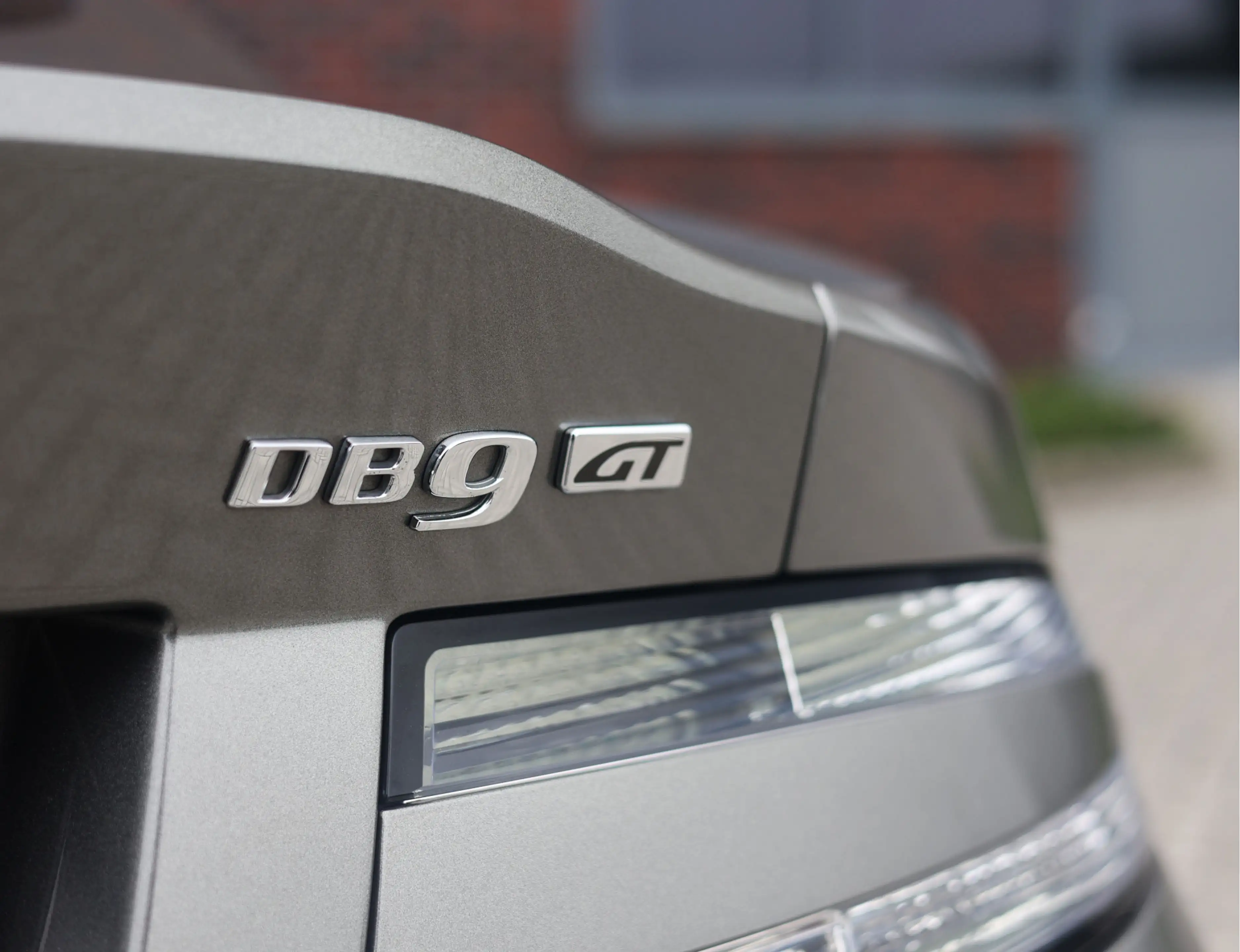Aston Martin DB9 5.9 V12 GT | Scintilla Silver - One-77 stuur — photo 12