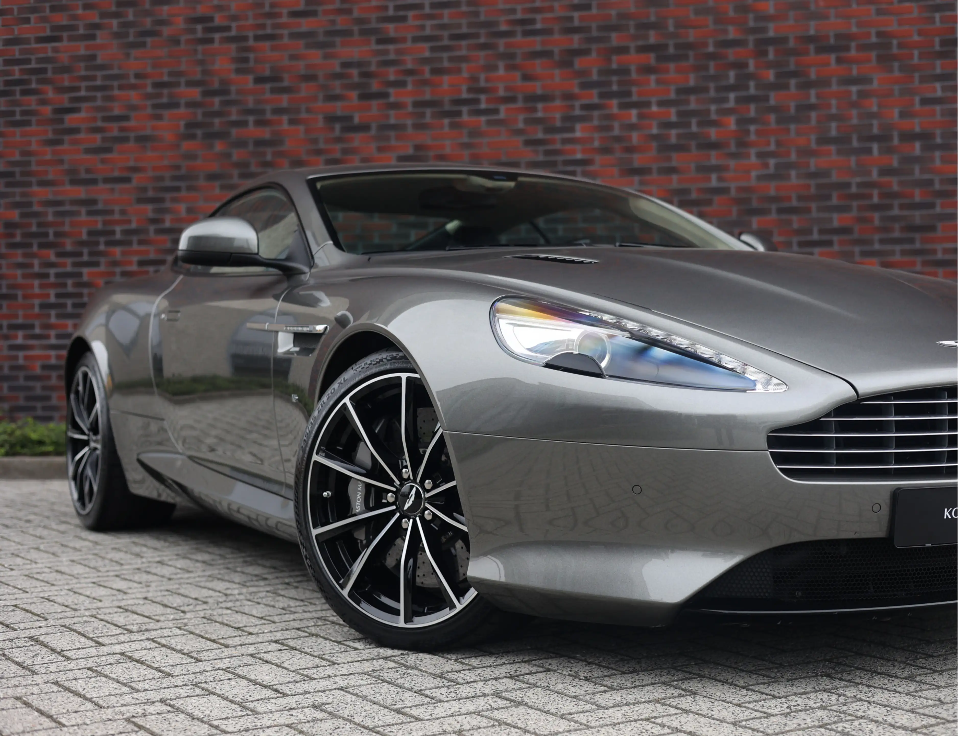 Aston Martin DB9 5.9 V12 GT | Scintilla Silver - One-77 stuur — photo 6