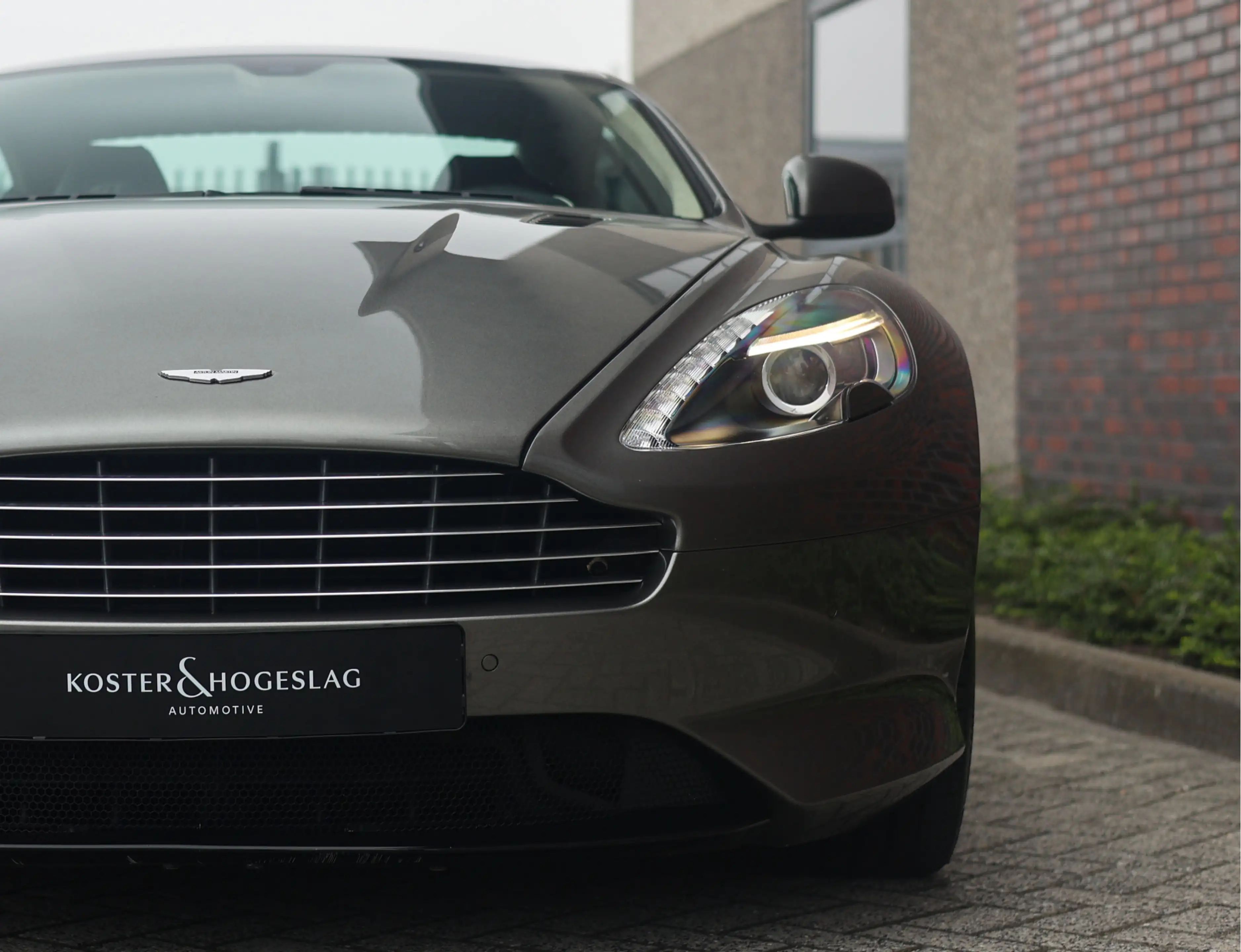Aston Martin DB9 5.9 V12 GT | Scintilla Silver - One-77 stuur — photo 13