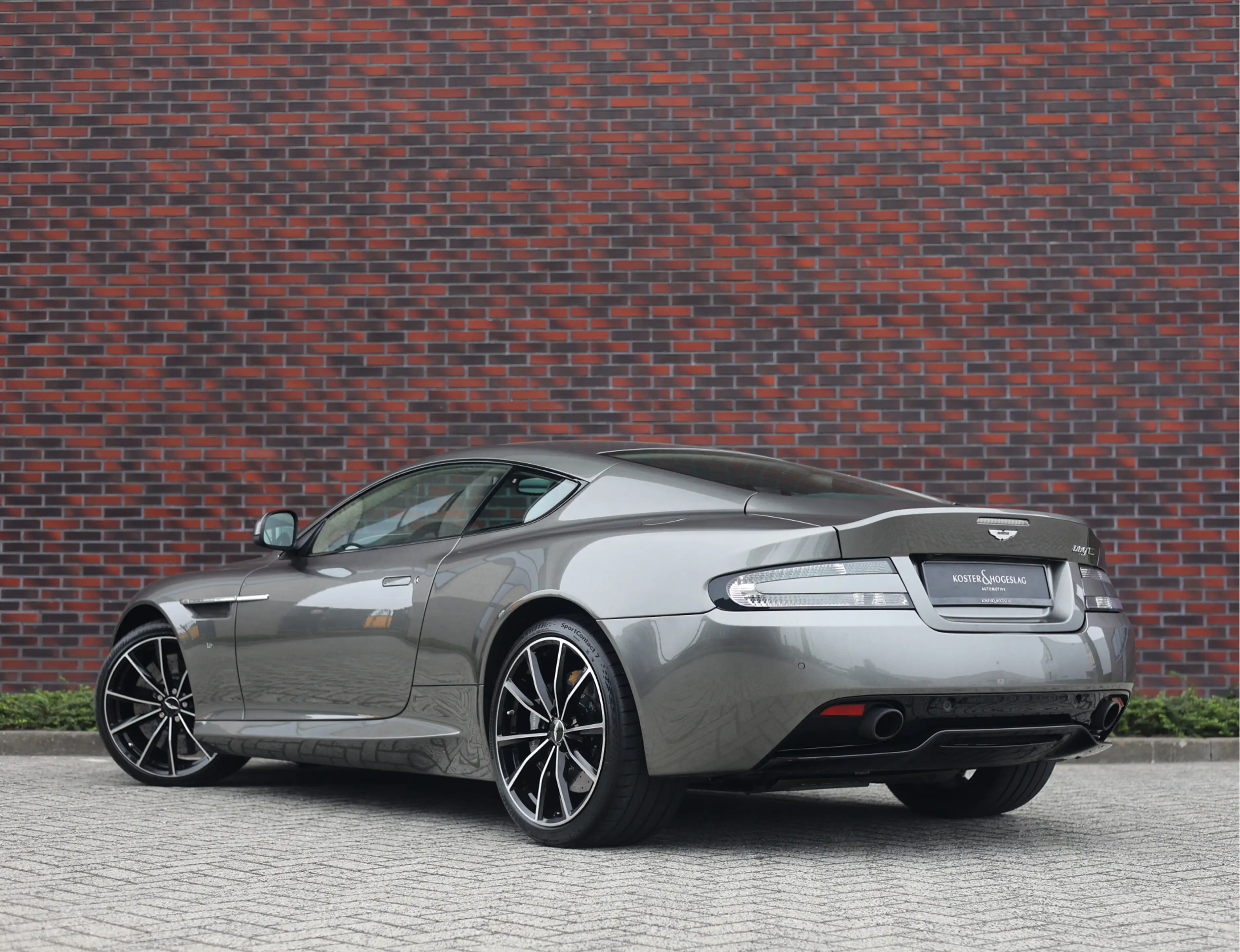 Aston Martin DB9 5.9 V12 GT | Scintilla Silver - One-77 stuur — photo 2