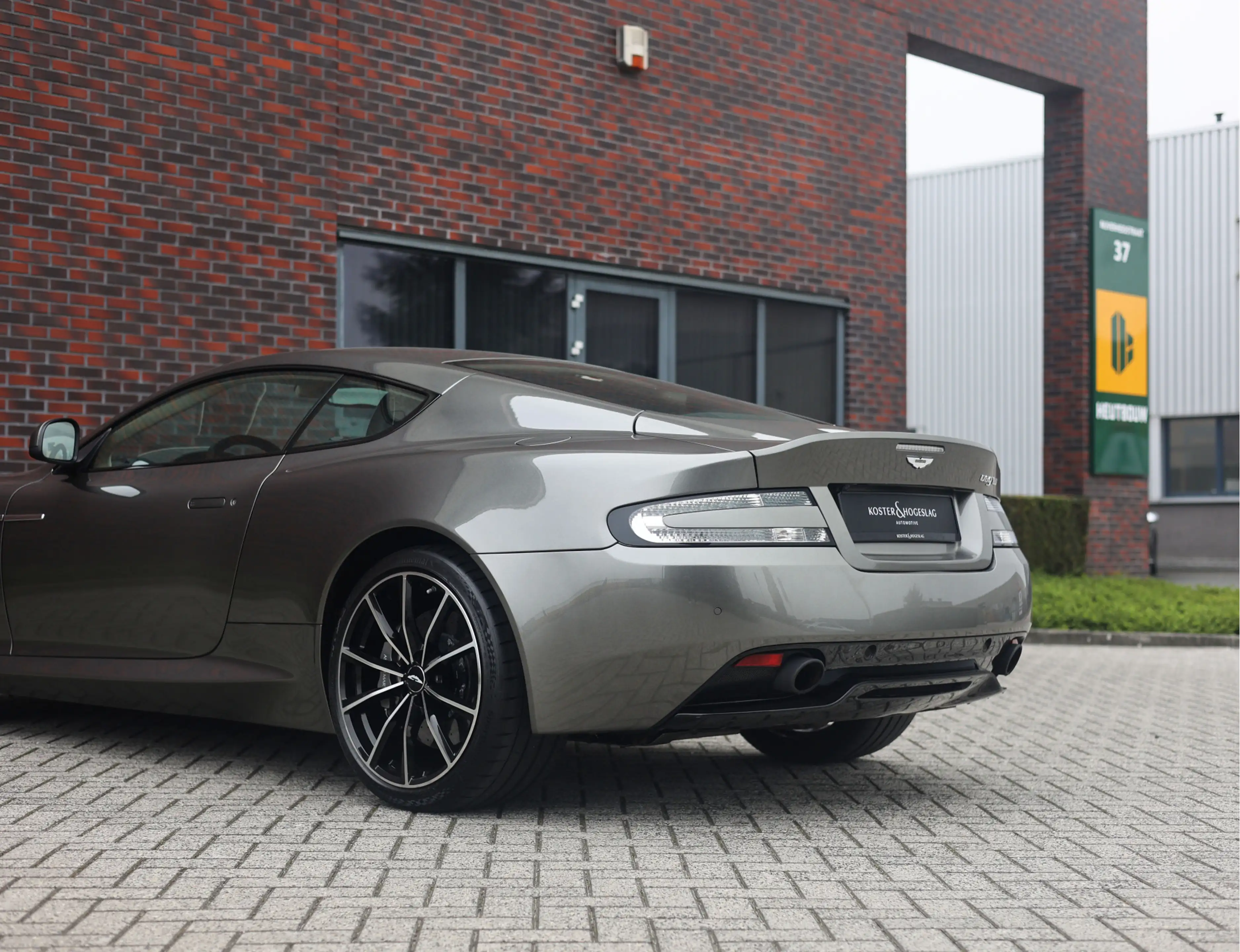 Aston Martin DB9 5.9 V12 GT | Scintilla Silver - One-77 stuur — photo 10