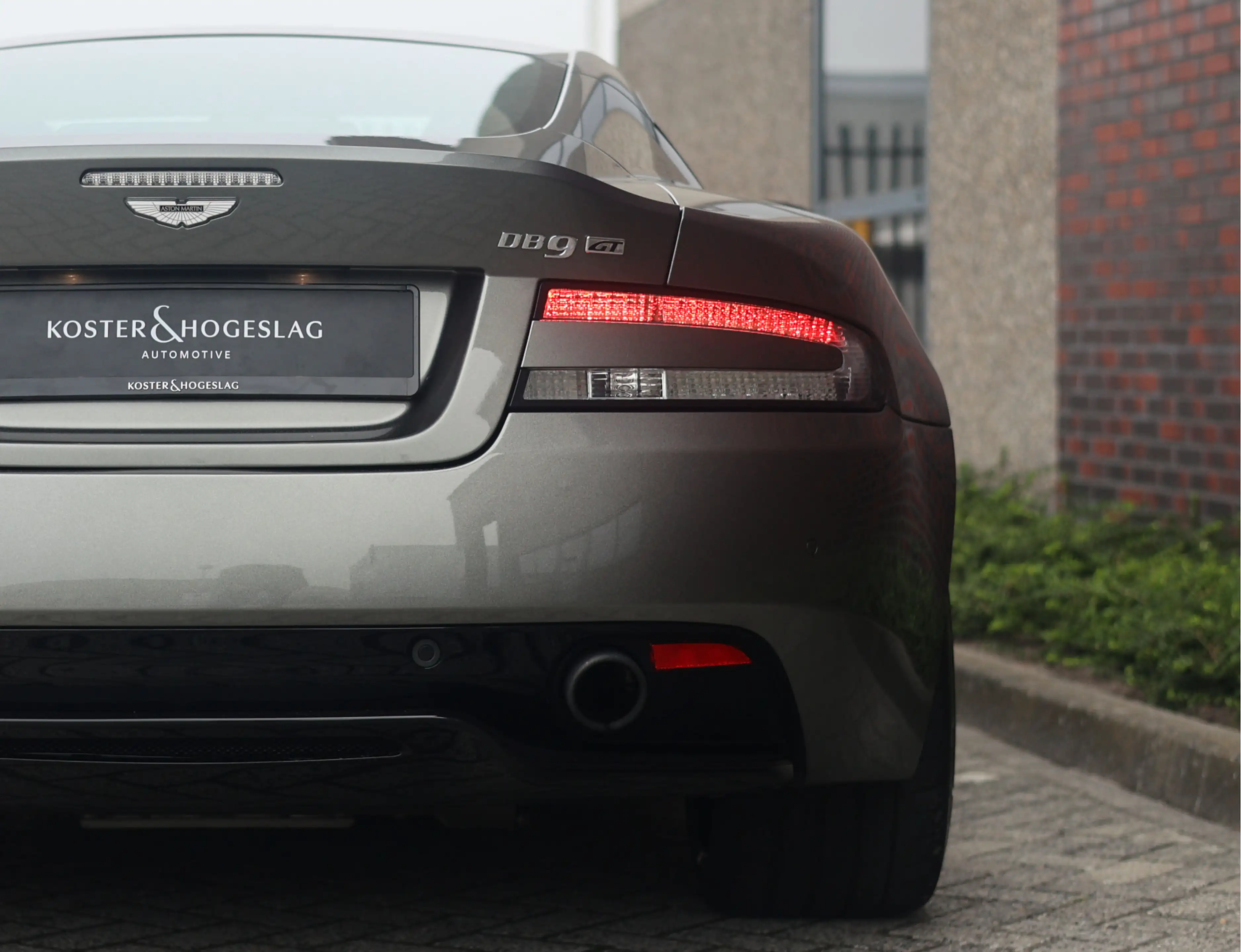 Aston Martin DB9 5.9 V12 GT | Scintilla Silver - One-77 stuur — photo 14