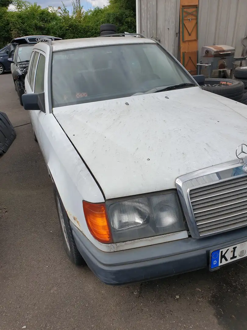 Mercedes-Benz E 200 W124 TE Blanc - 1