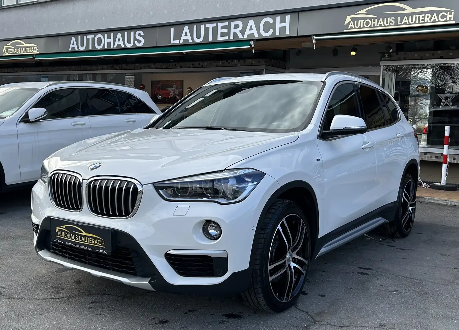 BMW X1 xDrive 20 d xLine *M-LENKRAD* HEAD UP* NAVI*19"ALU Weiß - 1