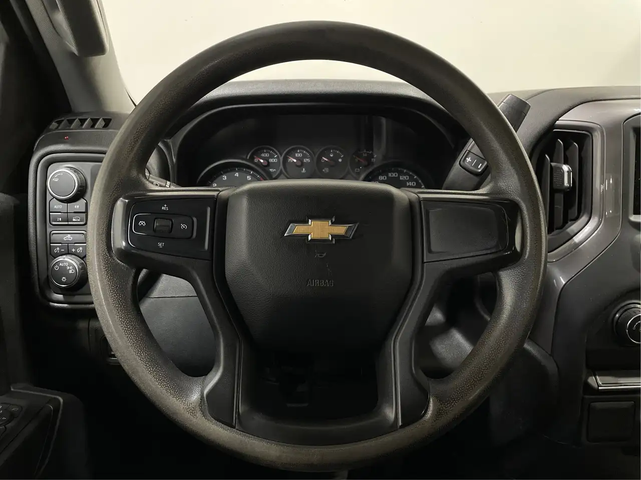 Chevrolet Silverado 1500 снимка Chevrolet Silverado 1500