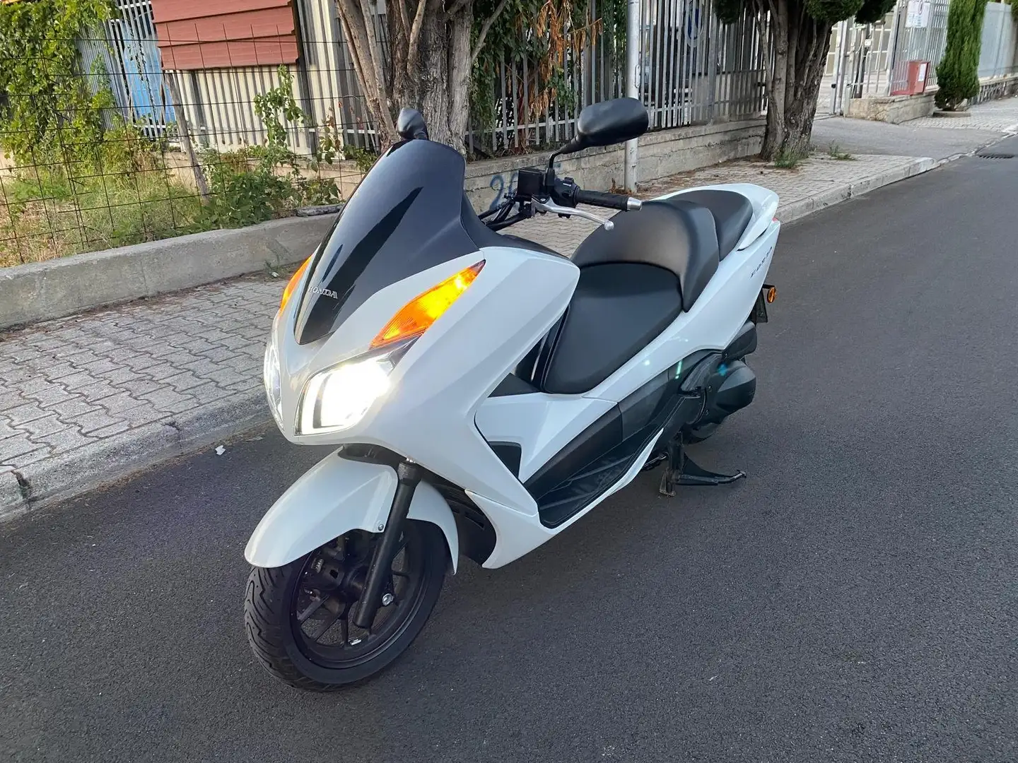 Honda Forza 300 ABS Deluxe Weiß - 2