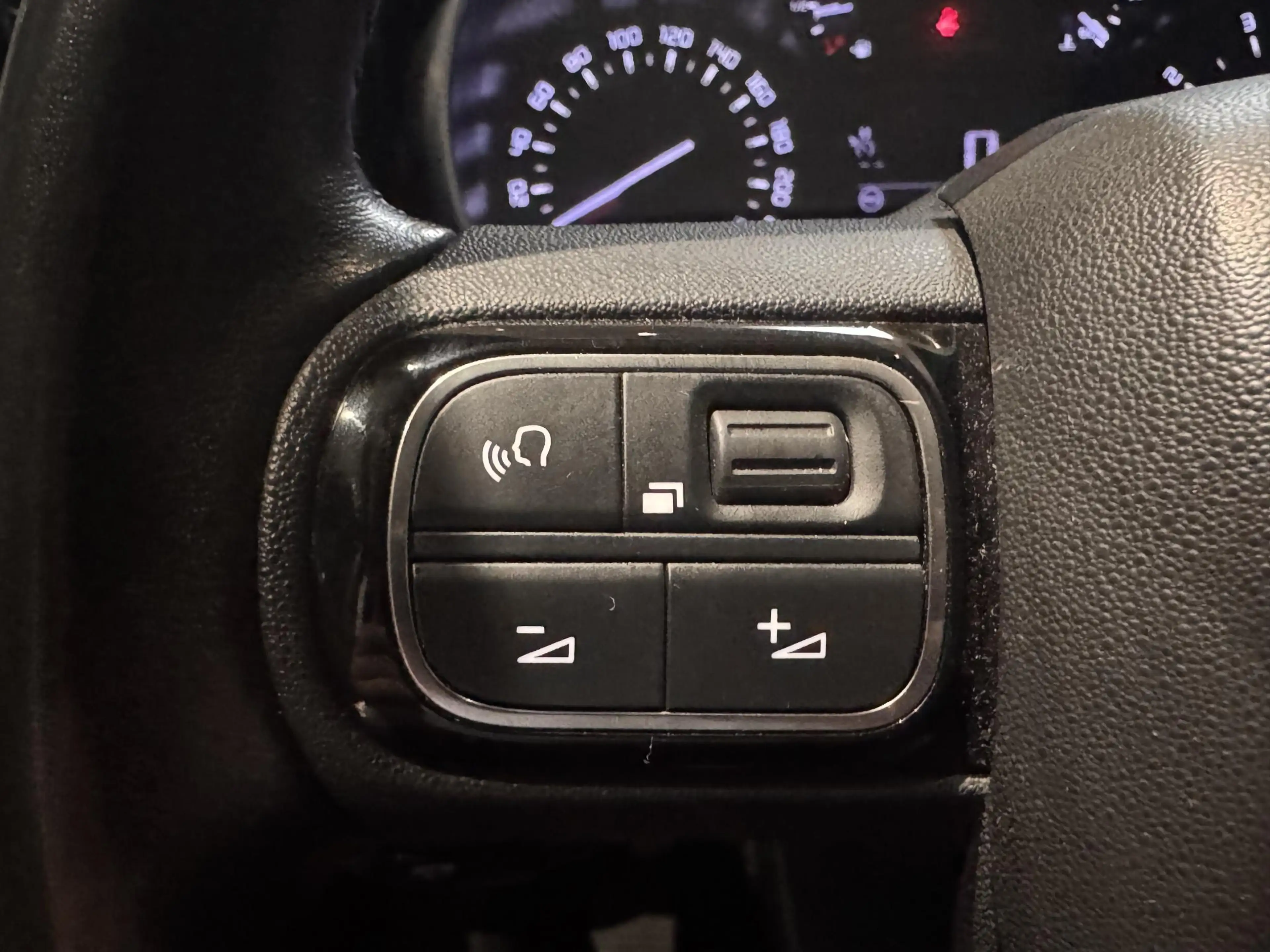 Citroen C3 Aircross 1.2 PureTech 110 S&S MAN6 Live — photo 12