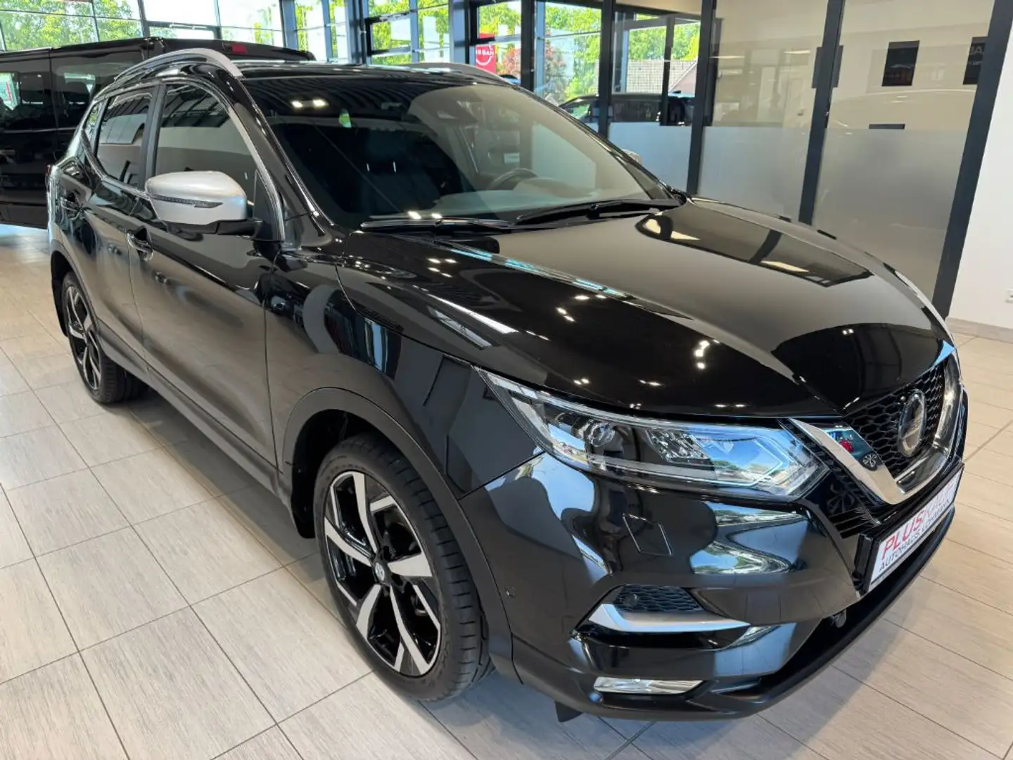Nissan Qashqai 1.3 DIG-T TEKNA+  Leder Bose 360°Kamera Schwarz - 2