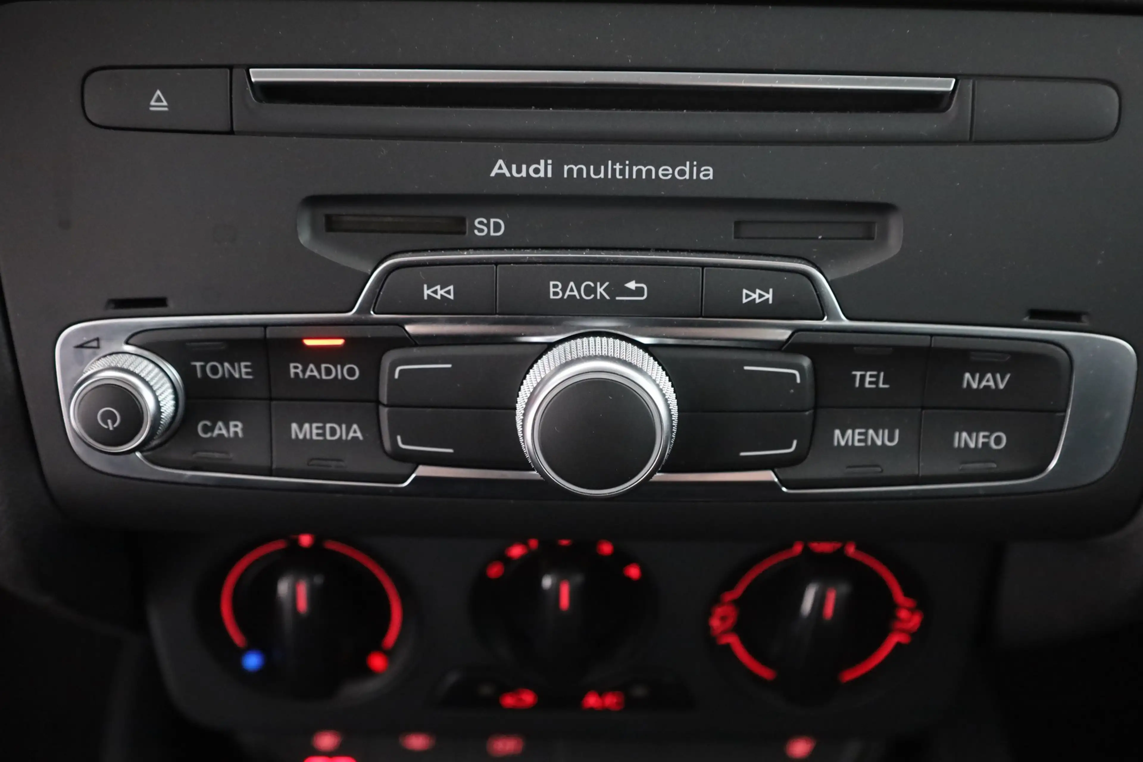 Audi A1 Sportback 1.4 TFSI Klima Sitzheizung AUX — photo 12