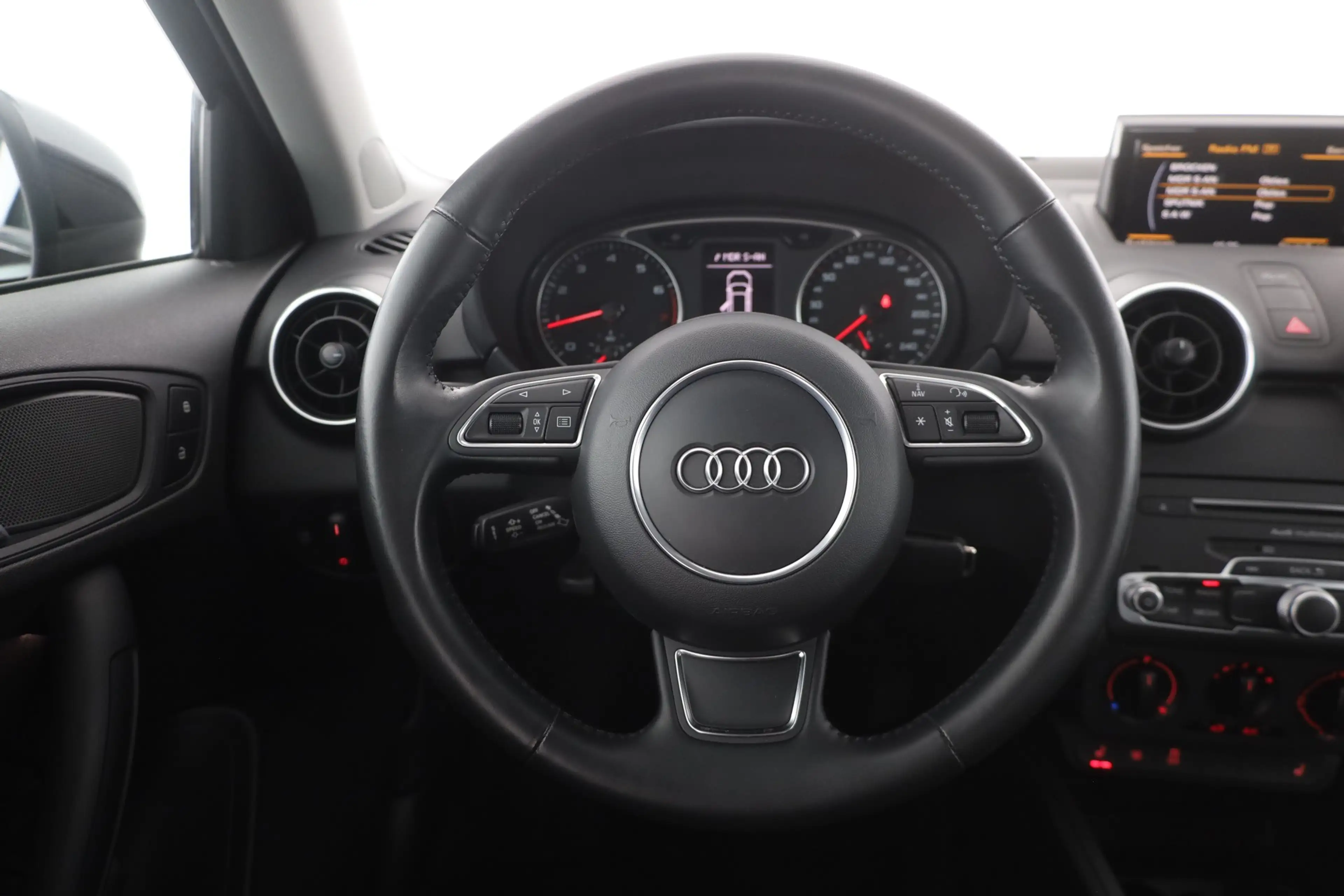 Audi A1 Sportback 1.4 TFSI Klima Sitzheizung AUX — photo 15