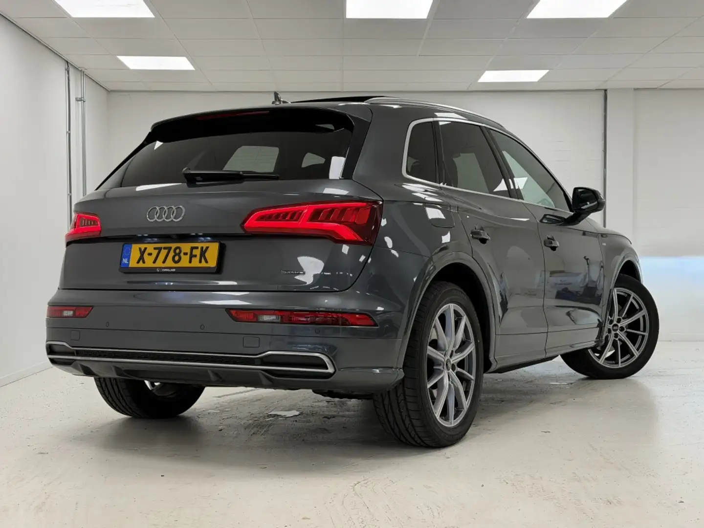 Audi Q5 50 TFSI e S edition | Luchtvering | Trekhaak | Pan Gris - 2