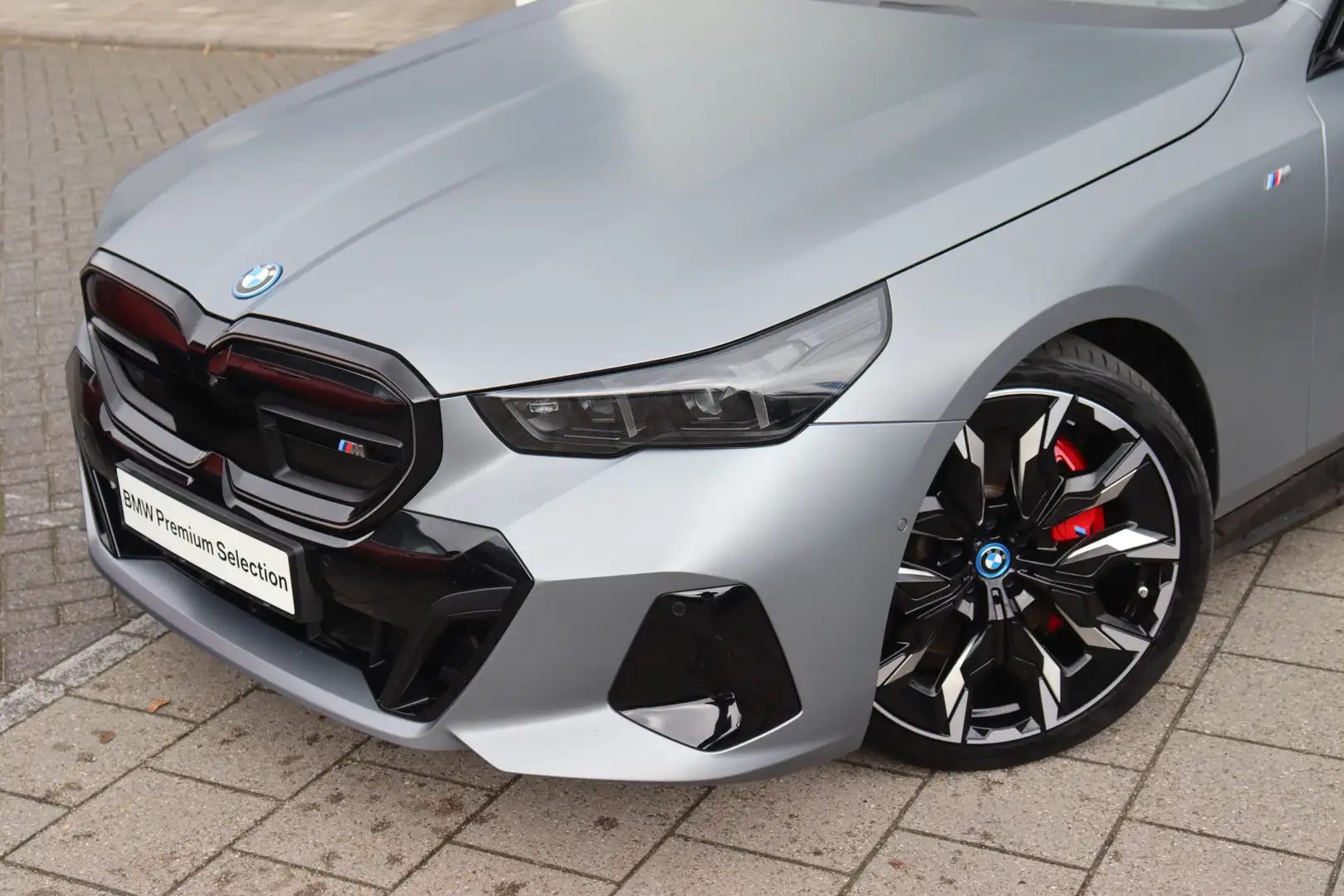 BMW i5 M60 xDrive / Panoramadak / Trekhaak / Adaptief ond Gris - 2