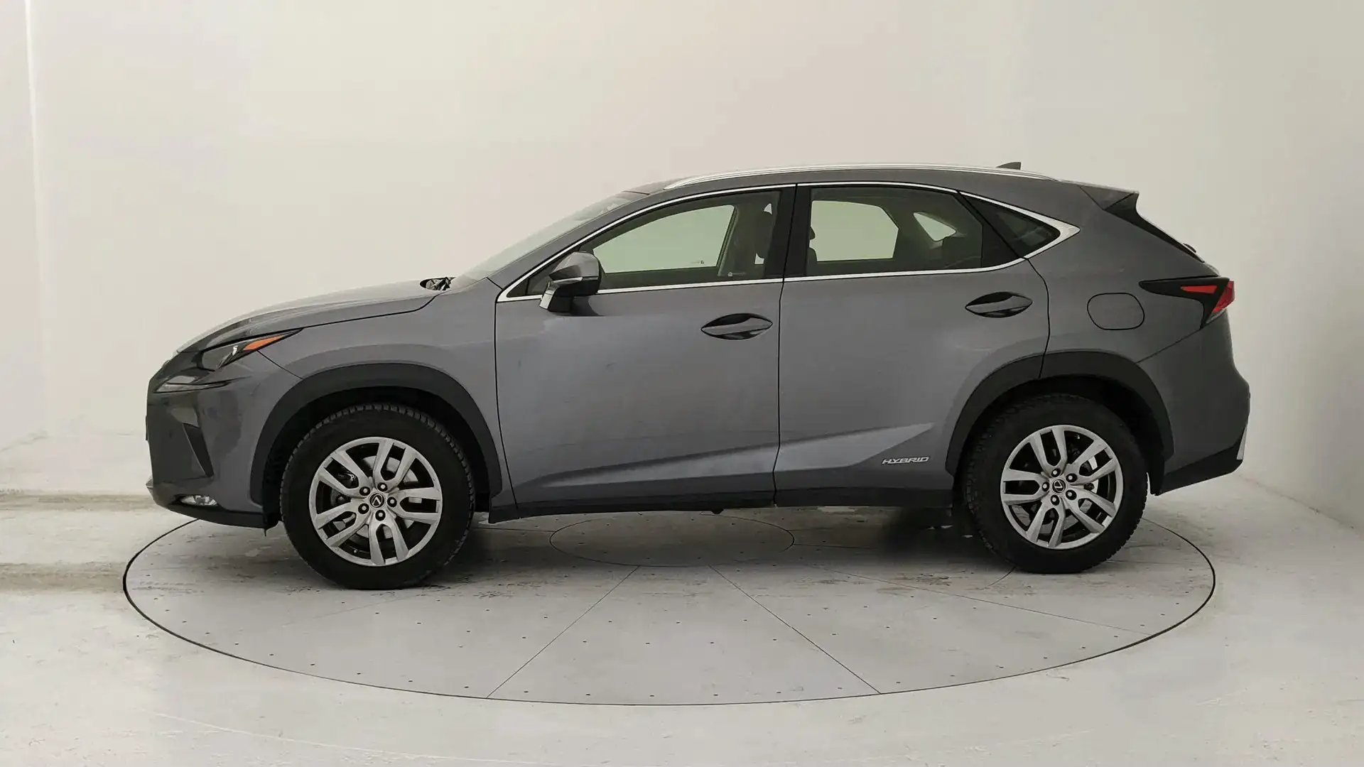 Lexus NX 300h 300h 2.5 Business 2wd cvt Grau - 2