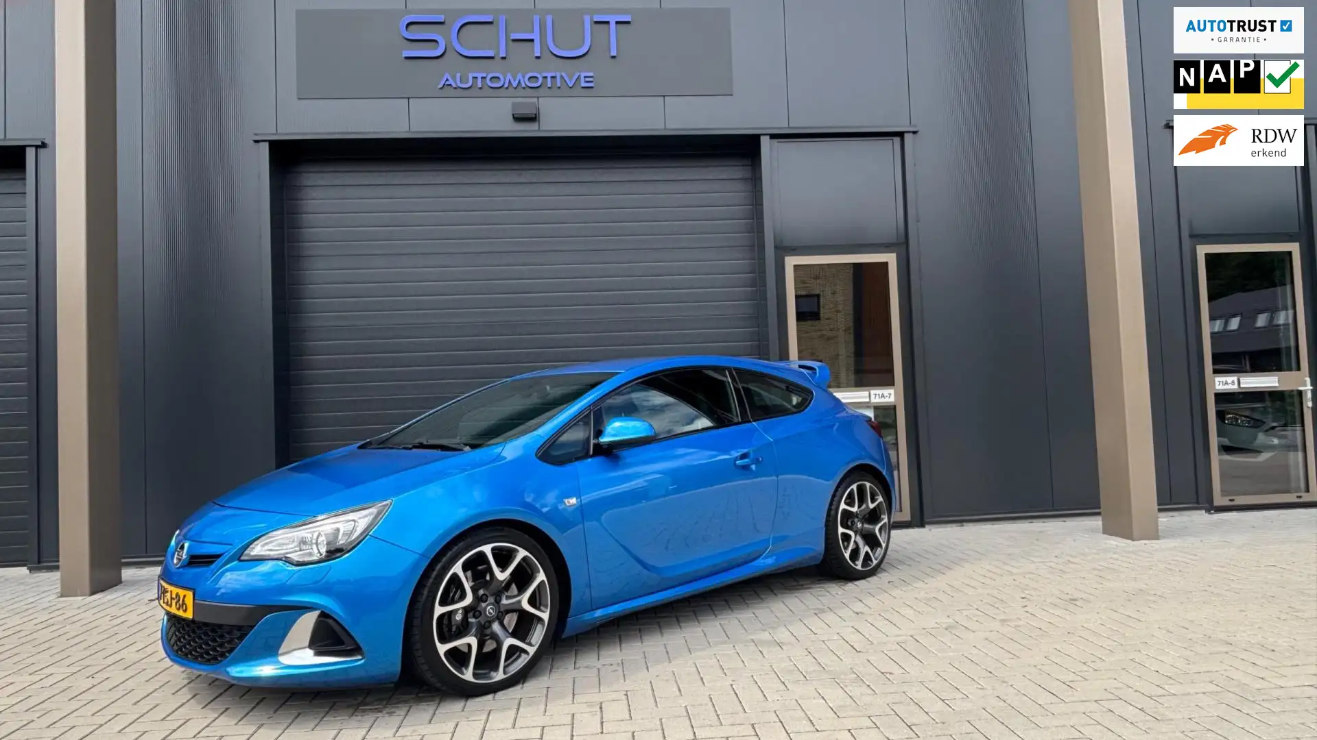 Opel Astra GTC 2.0 Turbo OPC 280pk ORIG NL AUTO | LEER | XENO Blauw - 1