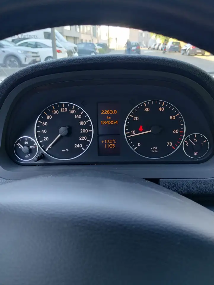 Mercedes-Benz A 170 Avantgarde — photo 1 of 10