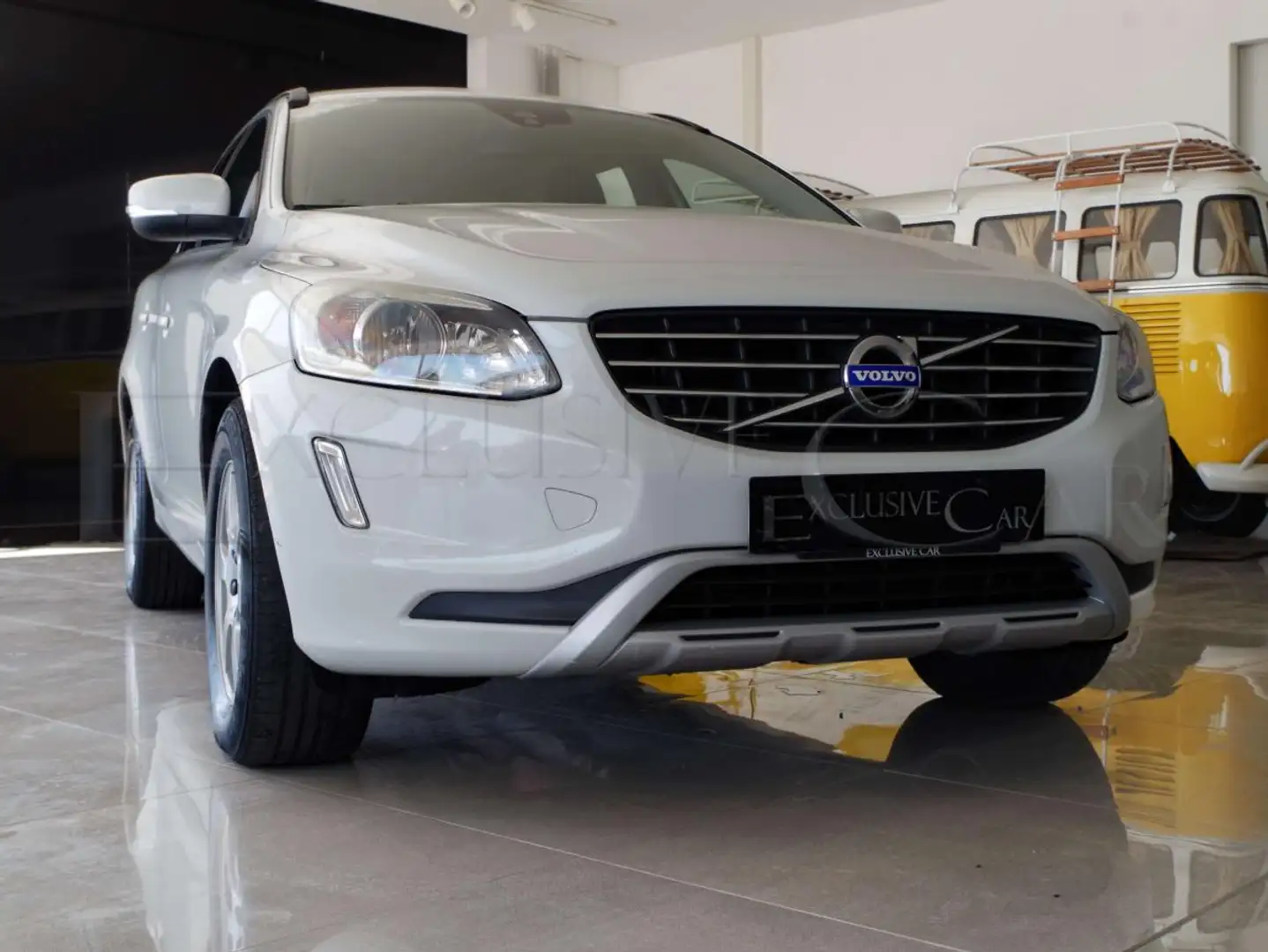 Volvo XC60 2.0 d4 Business 181cv Wit - 1