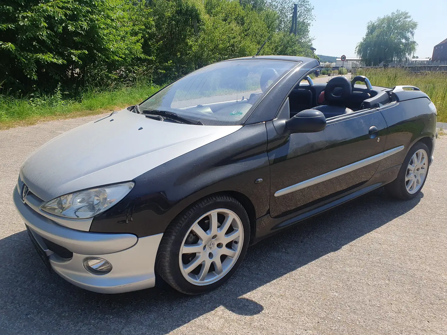 Peugeot 206 Cabrio in Schwarz gebraucht in Kranenburg für € 1.990,-