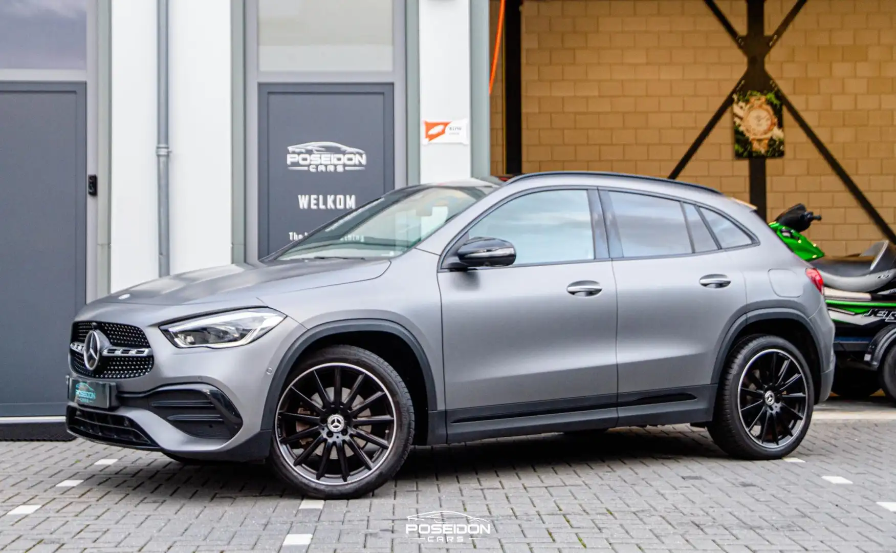Mercedes-Benz GLA 250 e AMG | KEYLESS | SFEER | 360CAMERA | STERRENHEMEL Grijs - 1